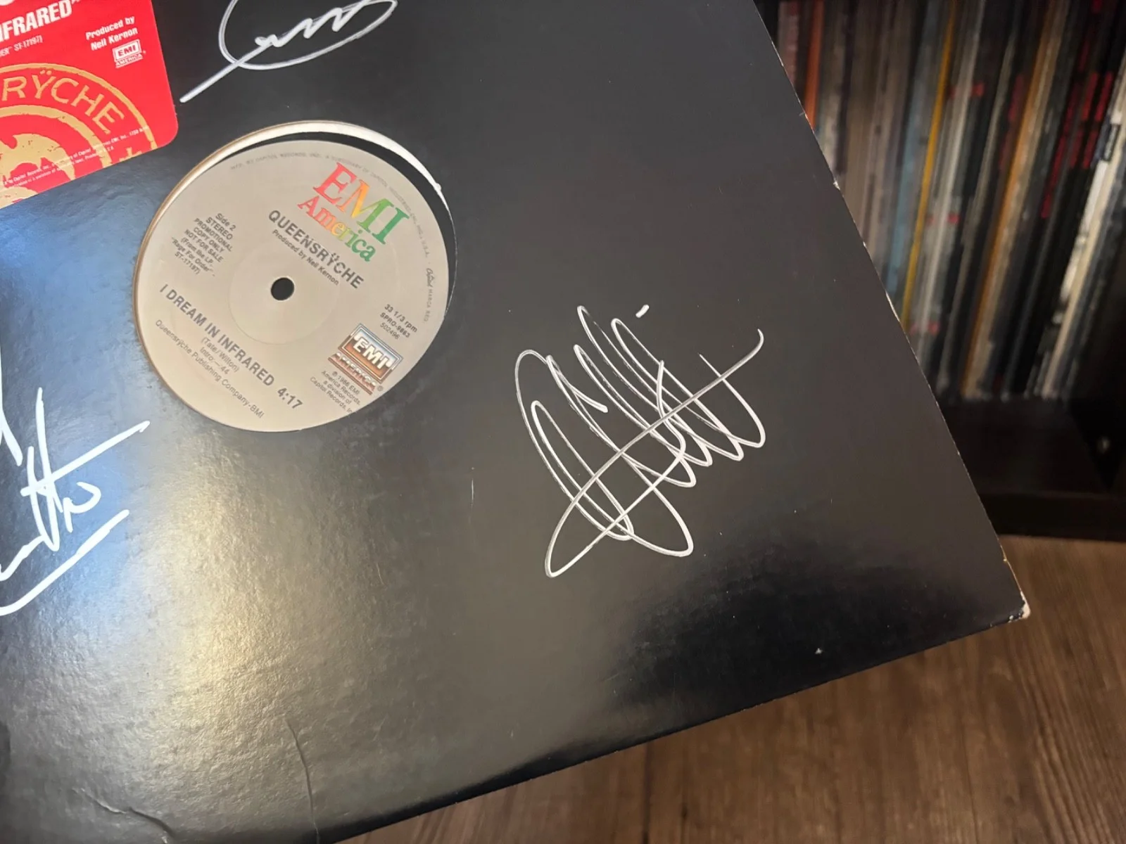 QUEENSYRCHE SIGNED AUTOGRAPHED LP VINYL WHISPER X3 GEOFF TATE MIKE WHIP EDDIE, изображение 3