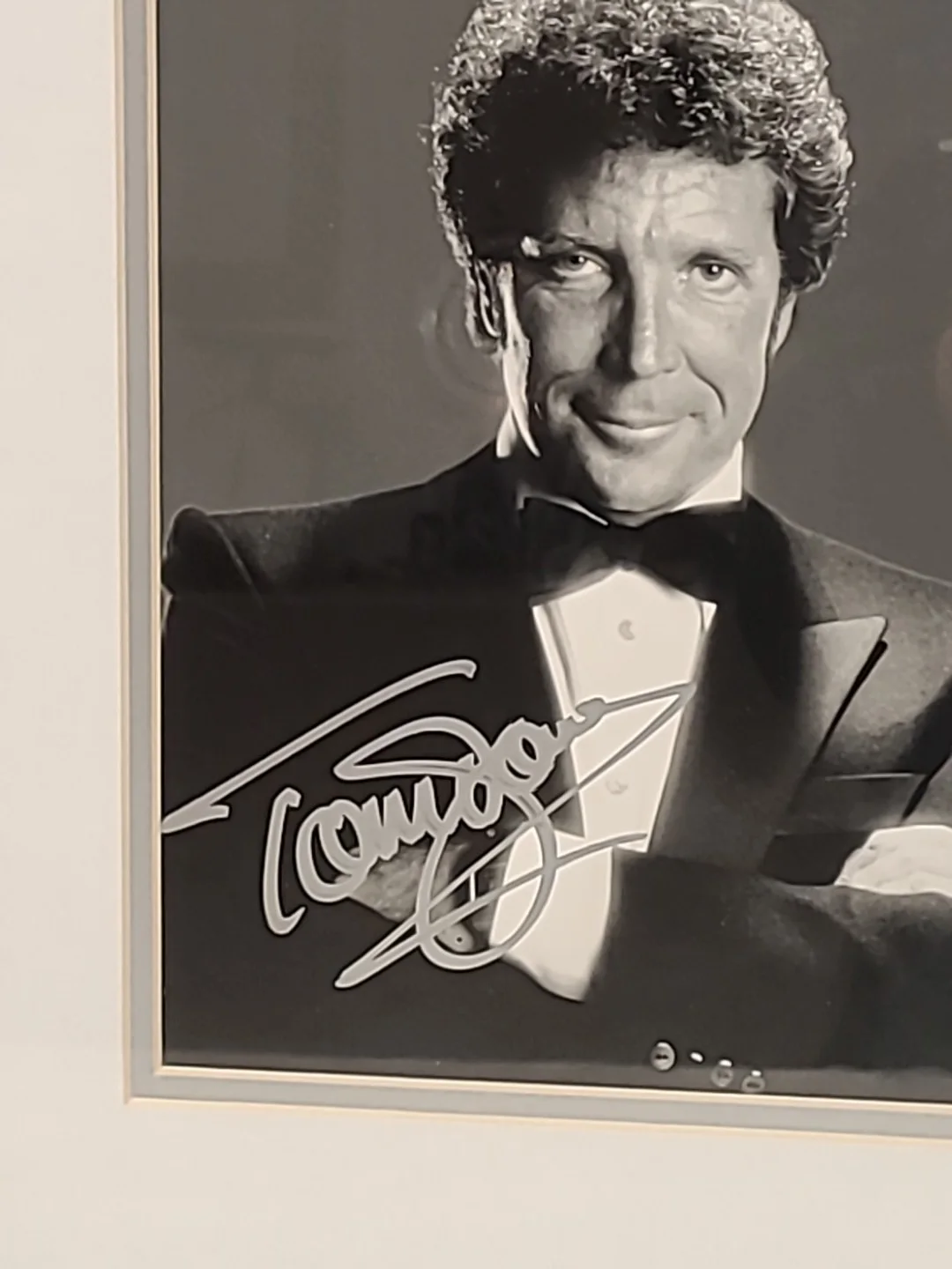 Tom Jones Vintage Autographed 8x10 Black White Photo Framed Auto ! Las Vegas, изображение 2