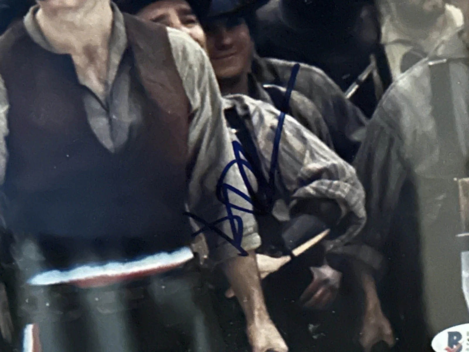Daniel Day-Lewis — Daniel Day-Lewis "Gangs of New York" Signed 8x10 Photo PSA + Beckett COA Auto, image 2