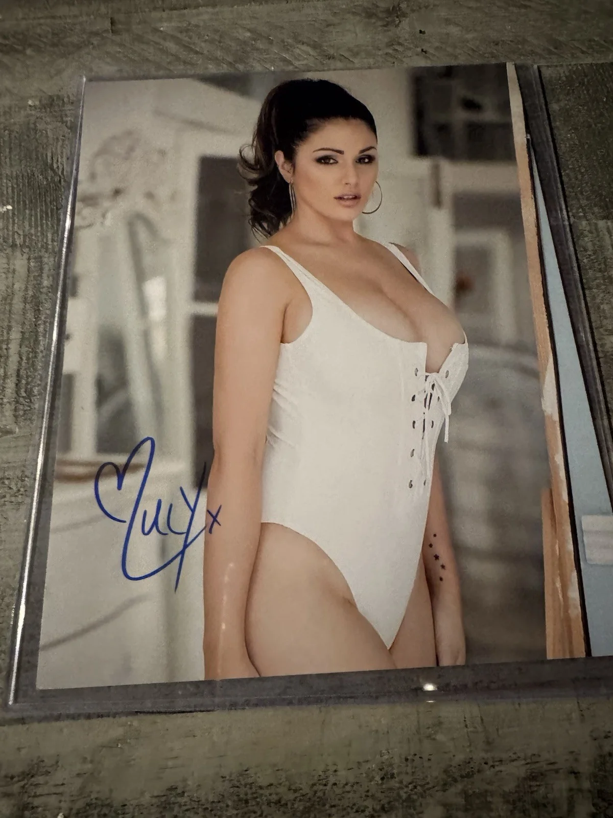 Lucy Pinder — Lucy Pinder Original Autographed 8x10 photo with Certificate of Authenticity CoA, image 2