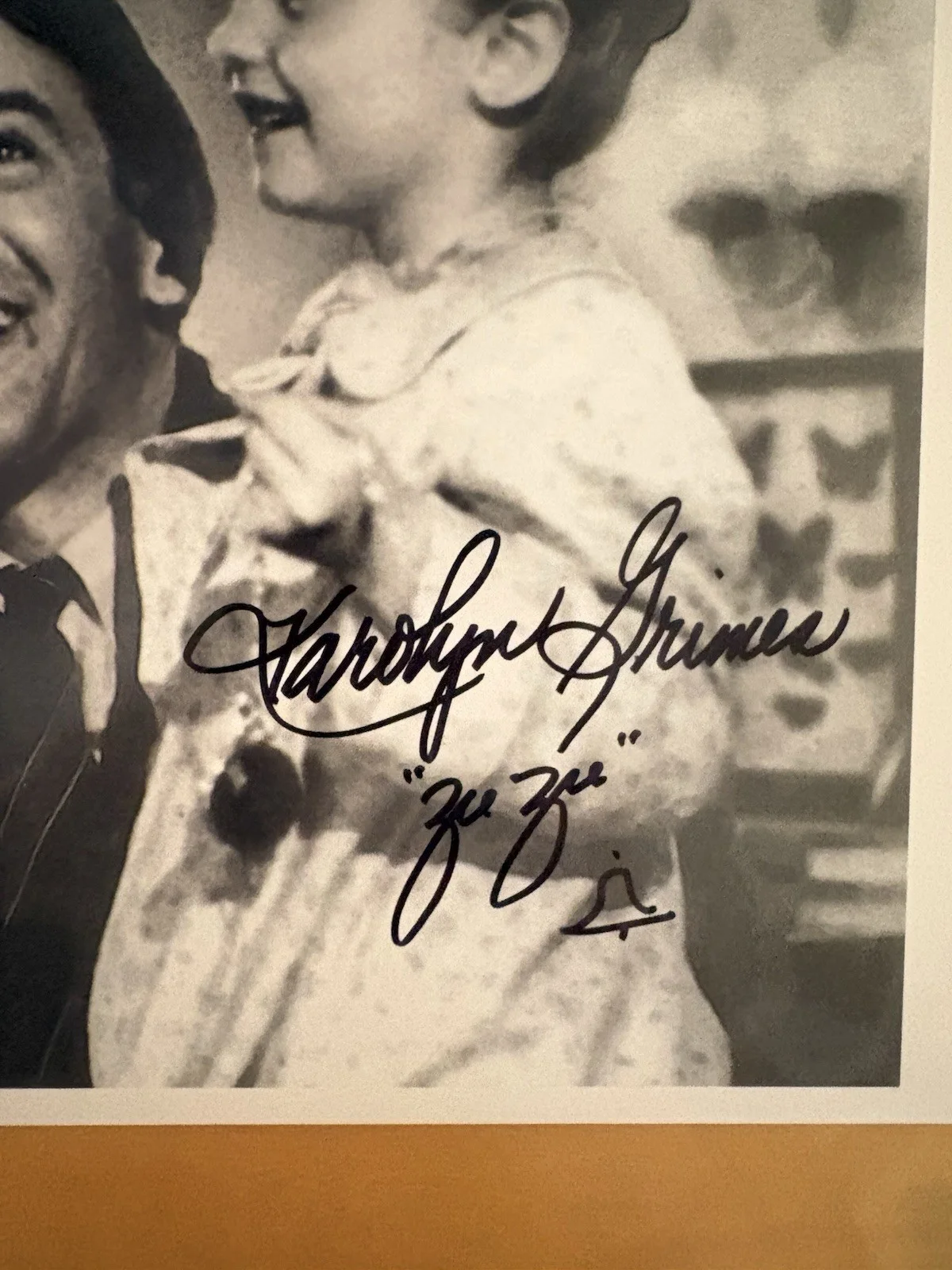 Karolyn Grimes — “It’s a Wonderful Life” Karolyn Grimes Signed 8x10 Photo - COA - ZuZu Inscribed, изображение 2