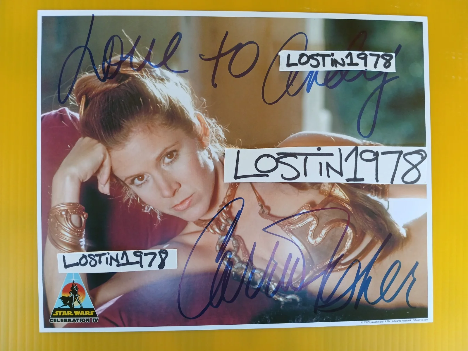 Carrie Fisher — STAR WARS Carrie Fisher Signed Autograph Photo Princess Leia Slave Official Pix., изображение 2