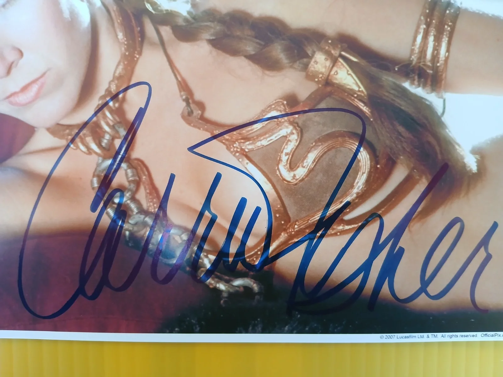 Carrie Fisher — STAR WARS Carrie Fisher Signed Autograph Photo Princess Leia Slave Official Pix., изображение 3