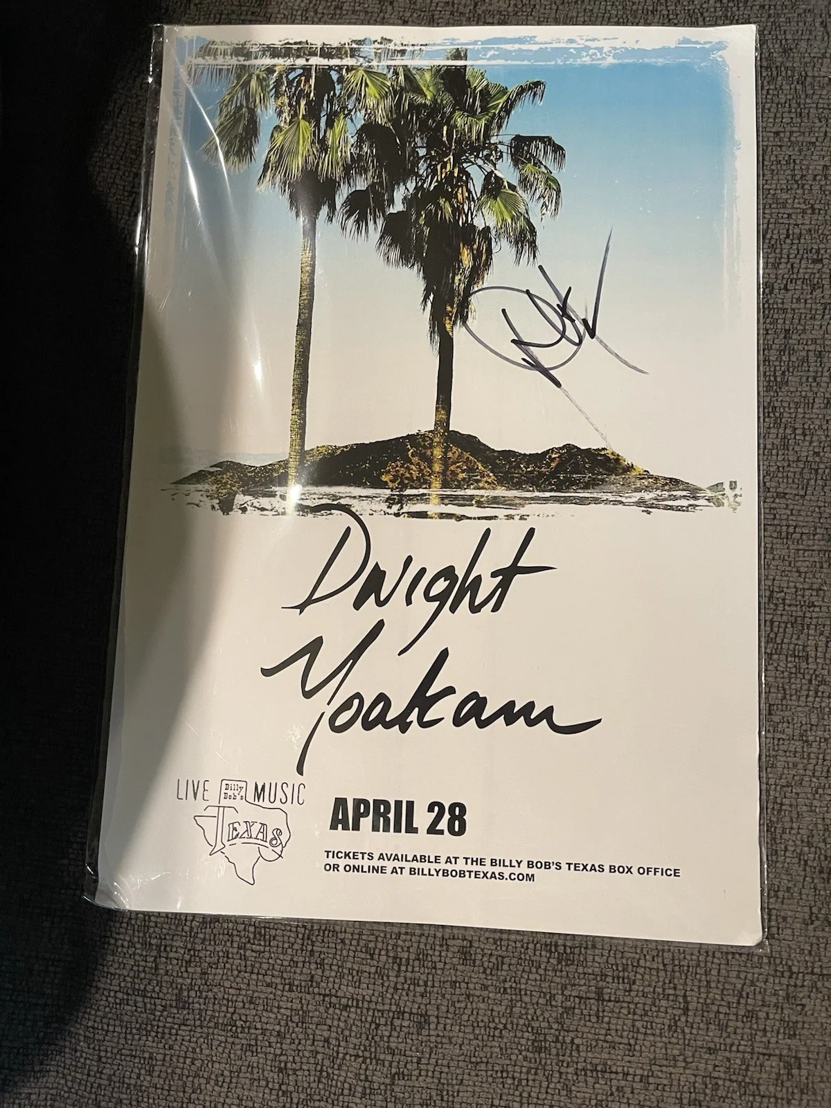 Dwight Yoakam autographed concert poster 11x17 country music Singer COA, изображение 2