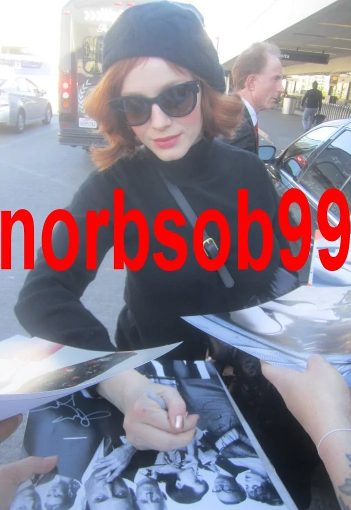 CHRISTINA HENDRICKS SEXY SIGNED MAD MEN 8x10 PHOTO w/PROOF & AUTOGRAPH COA ACOA, изображение 2