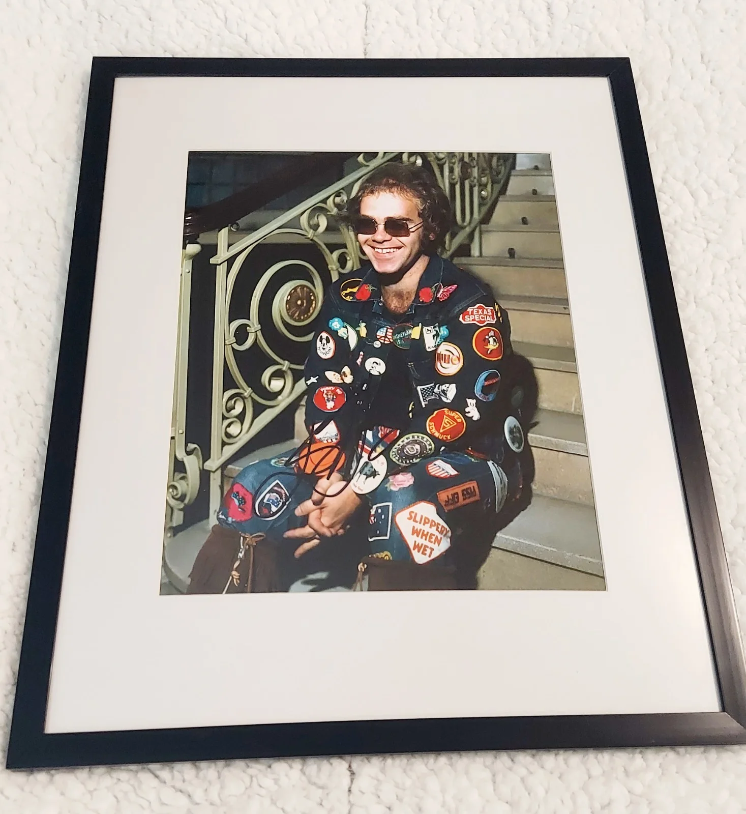 Elton John Autographed 8x10 Photo Framed In 11x14 With COA, изображение 3