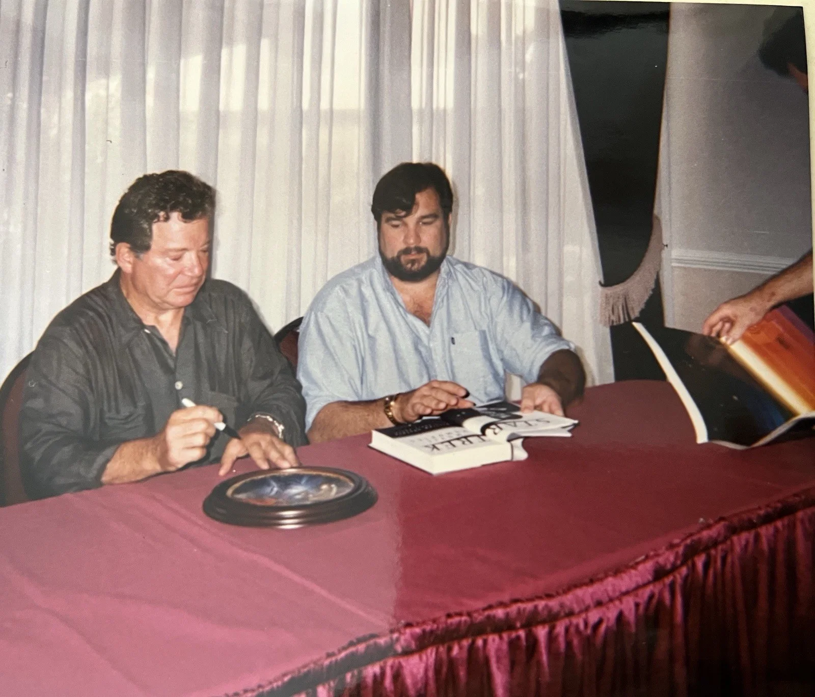 William Shatner — William Shatner Autographed Star Trek Captain Kirk Collector Plate Photo Proof, image 2