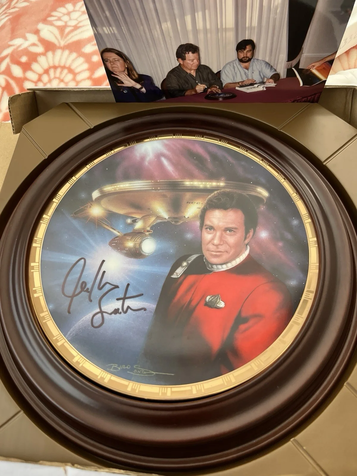 William Shatner — William Shatner Autographed Star Trek Captain Kirk Collector Plate Photo Proof, image 3