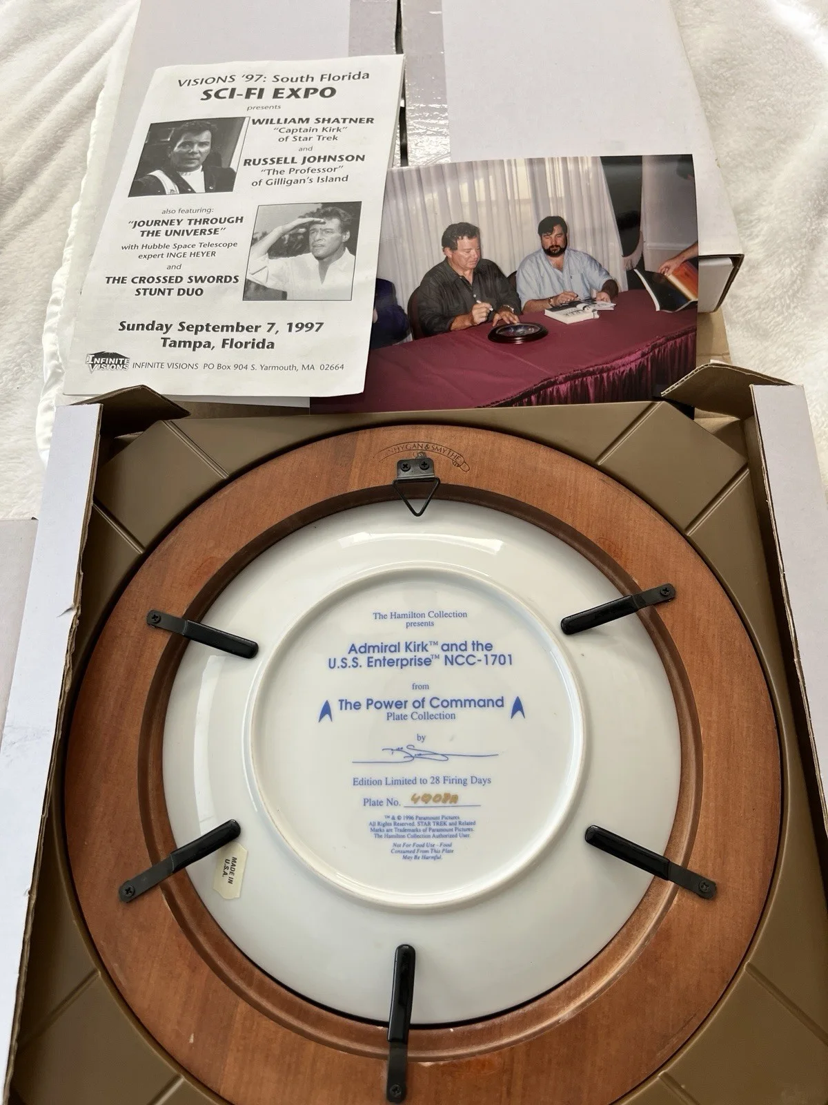 William Shatner — William Shatner Autographed Star Trek Captain Kirk Collector Plate Photo Proof, image 4