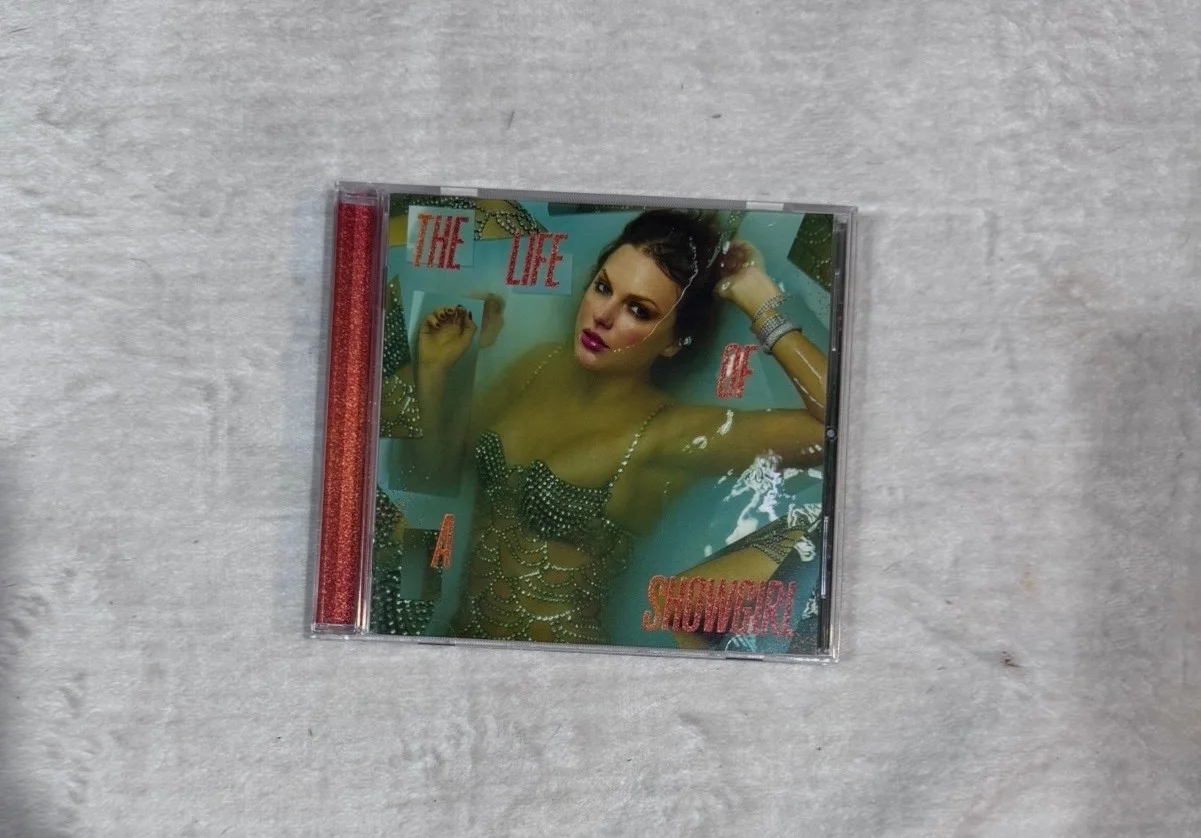 Taylor Swift - The Life of a Showgirl CD Photo 1, изображение 3