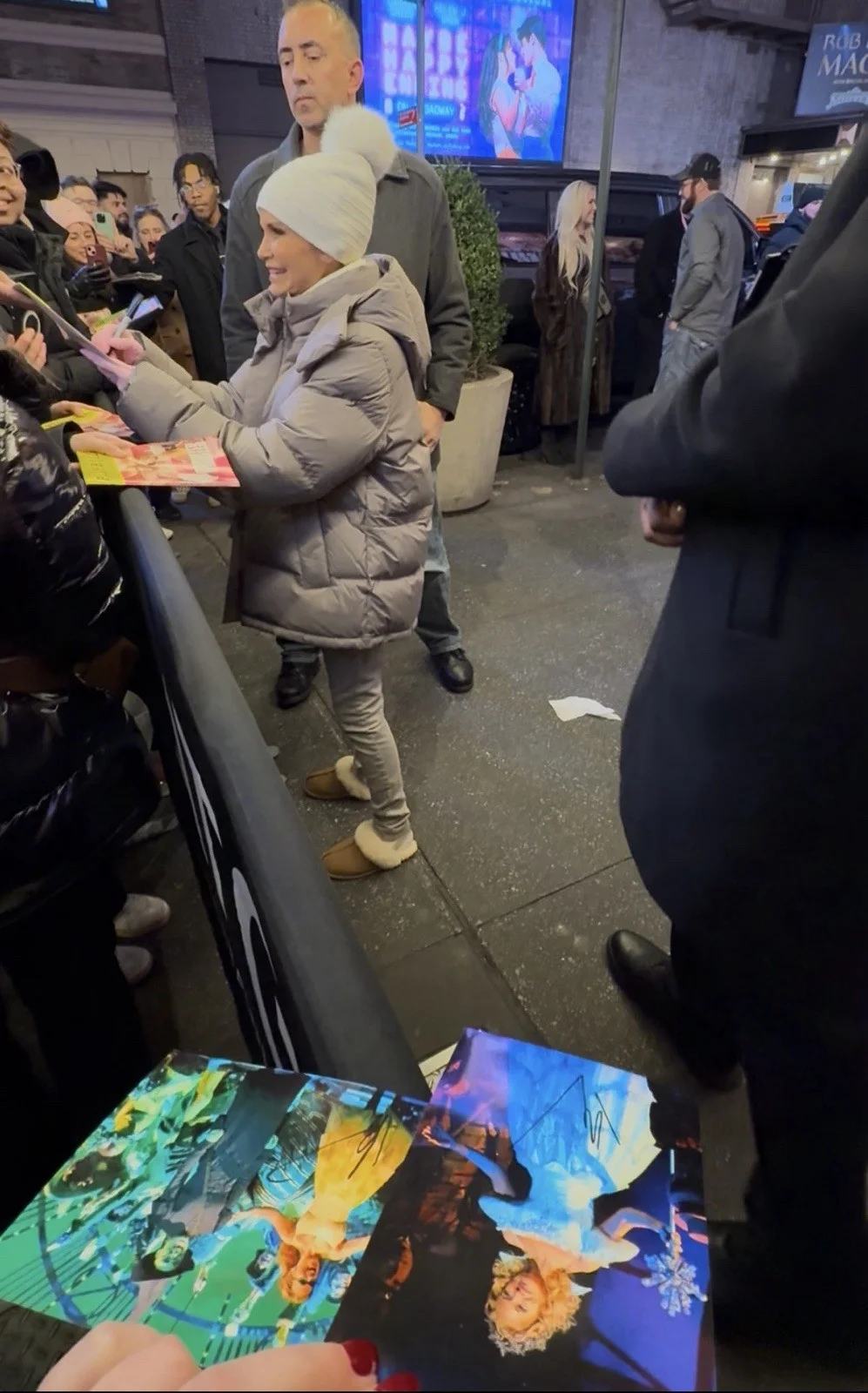 Kristin Chenoweth Signed Wicked Glinda 6x4 Photo Autograph PROOF, изображение 3