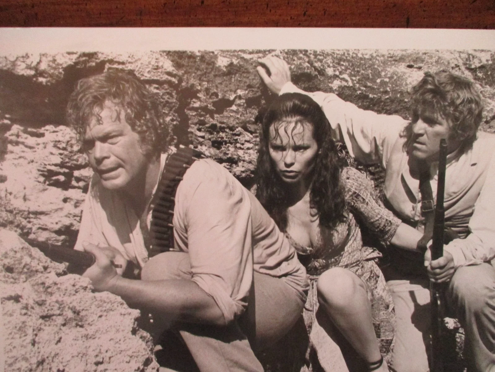 Doug McClure/Peter Gilmore/Lea Brodie(WARLORDS OF ATLANTIS)1978 10 x 8 B&W Photo, изображение 2