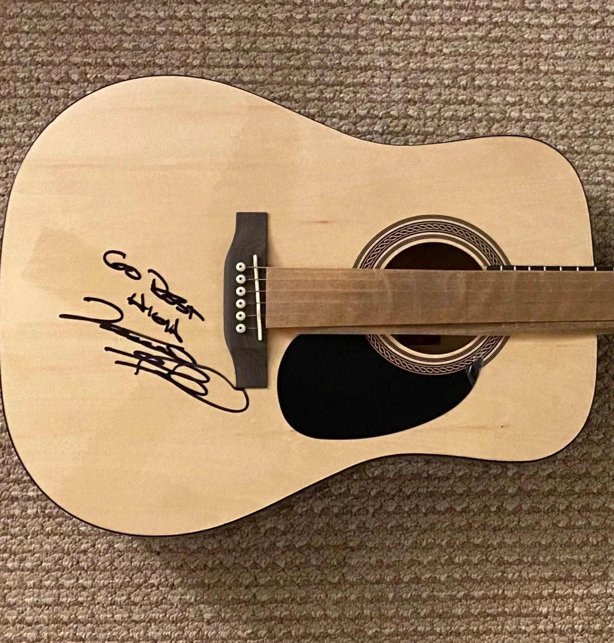 VINCE GILL SIGNED FULL SIZE ACOUSTIC GUITAR EXACT PHOTO PROOF ⛪️SONG INSCRIPTION, изображение 2