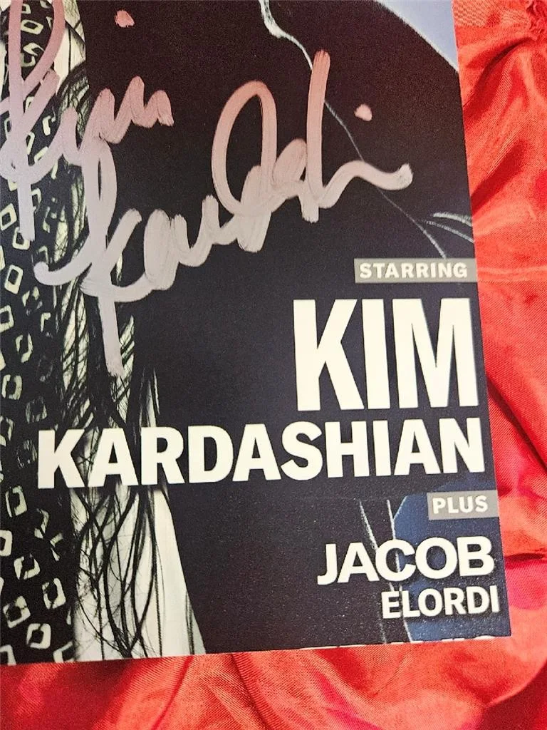 KIM KARDASHIAN — KIM KARDASHIAN AUTOGRAFADO À MÃO FOTO 8X10 CAPA GQ MODELO KARDASHIANS CERTIFICADO DE AUTENTICIDADE, изображение 2