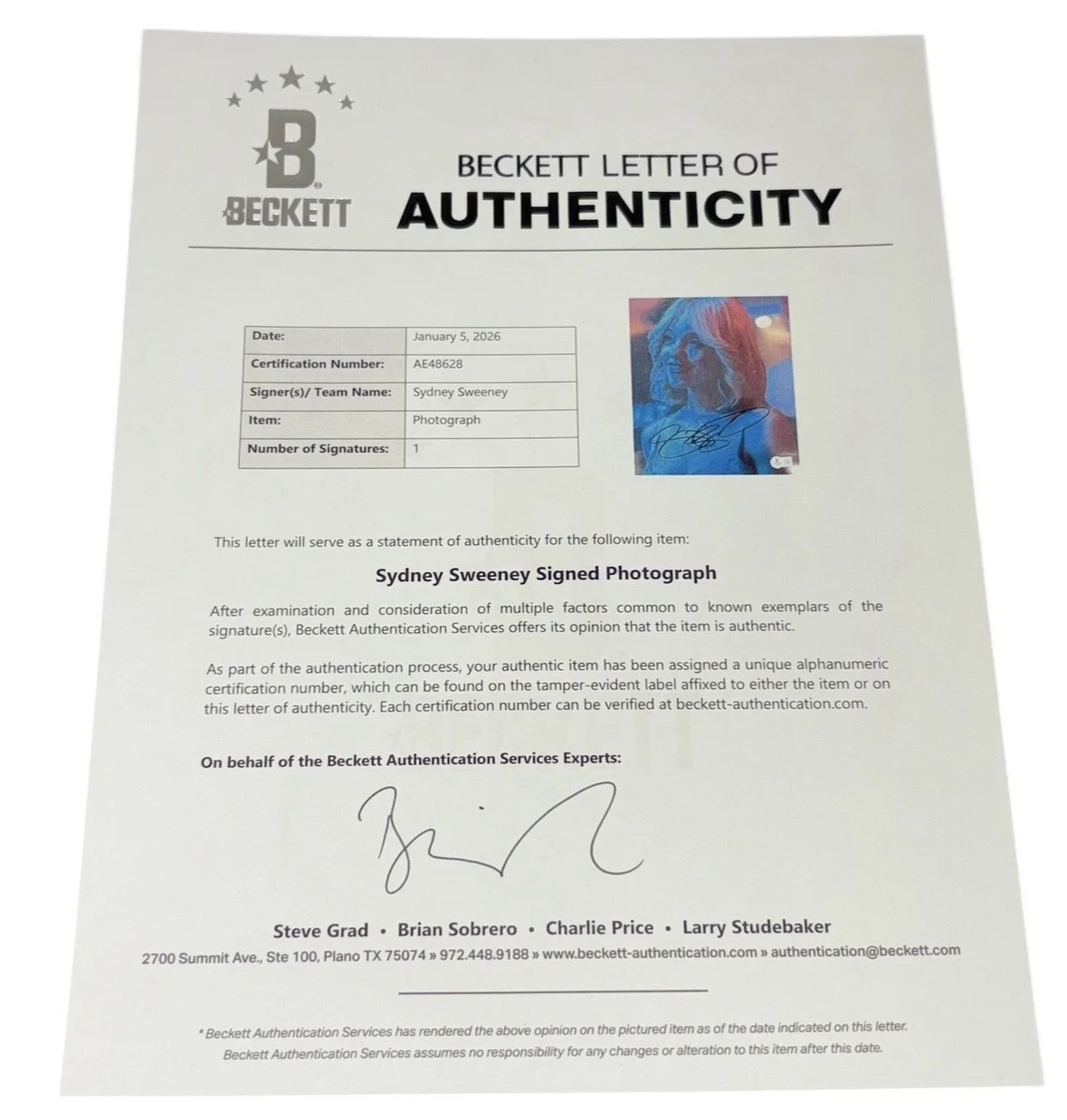 Sydney Sweeny — Sydney Sweeney Signed Autograph 8x10 Photo Authentic Euphoria Sexy Beckett LOA, изображение 3