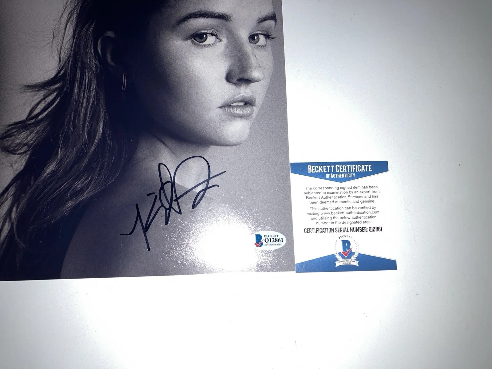 Kaitlyn Dever Autographed 8x10 Photo Beckett BAS Certified, image 2