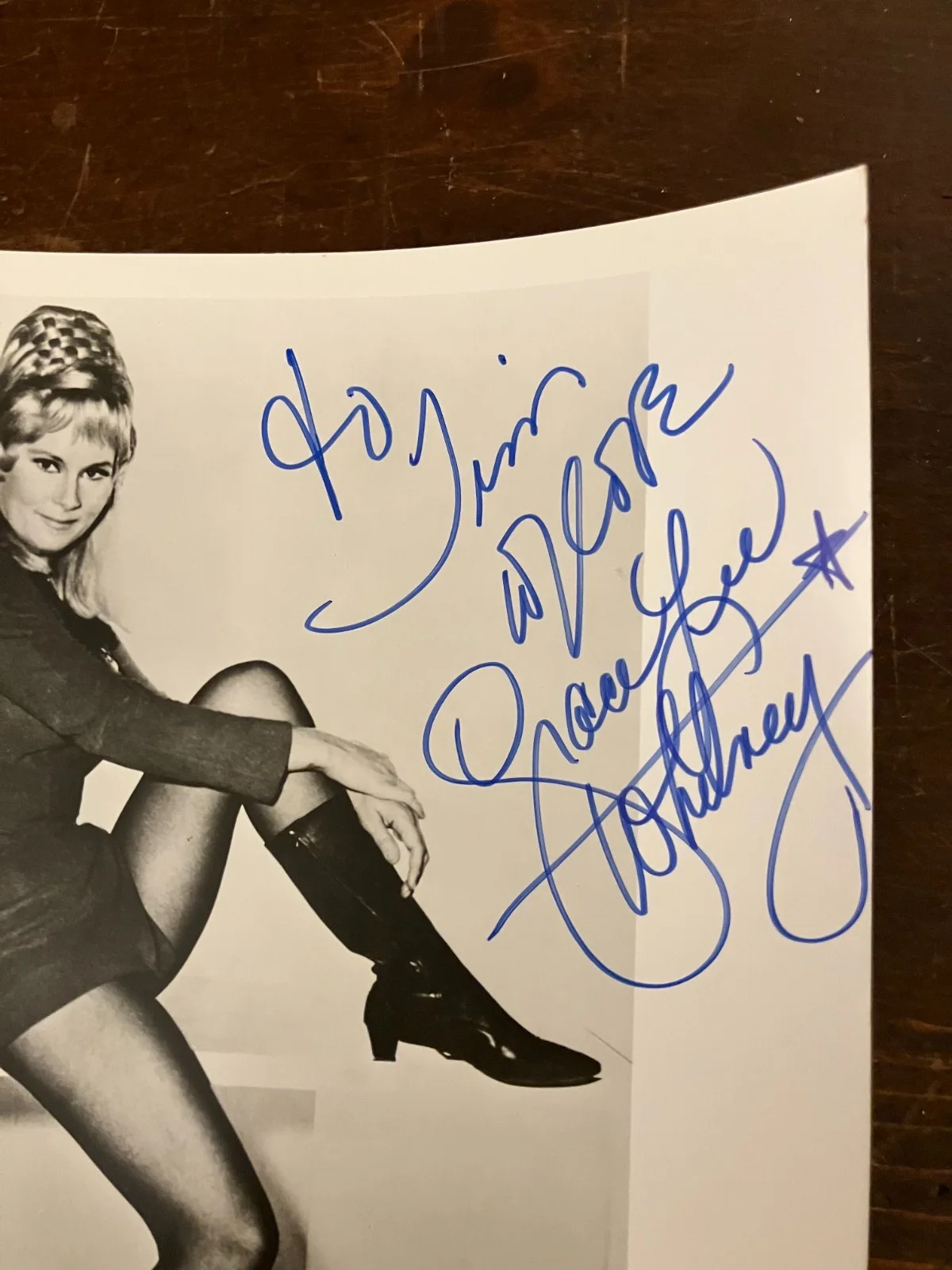 Grace Lee Whitney — Star Trek Beauty GRACE LEE WHITNEY Autographed 8x10 B+W Photo!, изображение 2
