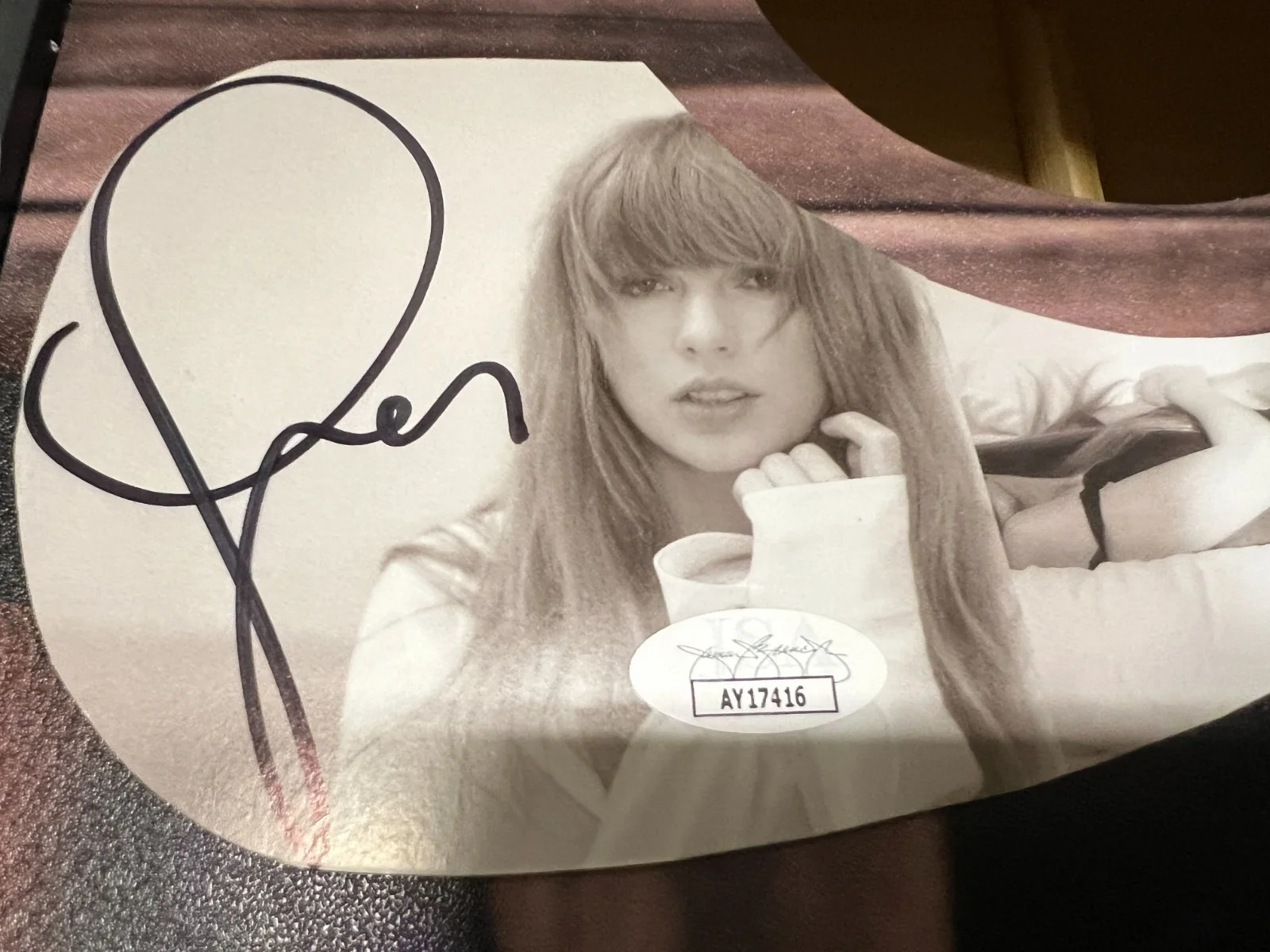Taylor Swift Signed Reputation Stadium Tour Full Size Acoustic Guitar JSA COA, изображение 3