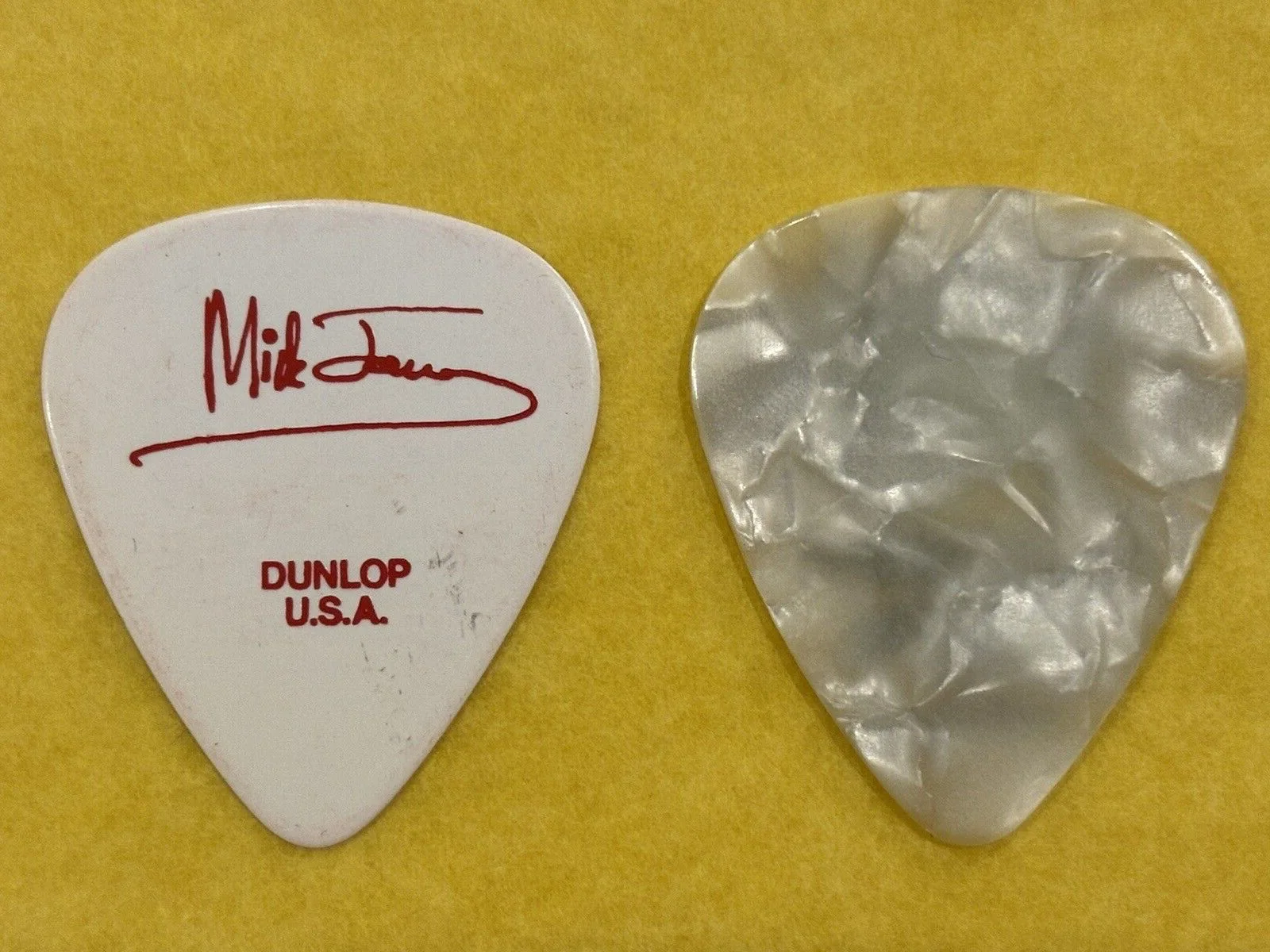 FOREIGNER 2018 Mick Jones STAGE-USED GUITAR STRINGS & 2 Guitar Pick Set ENGLAND, image 4