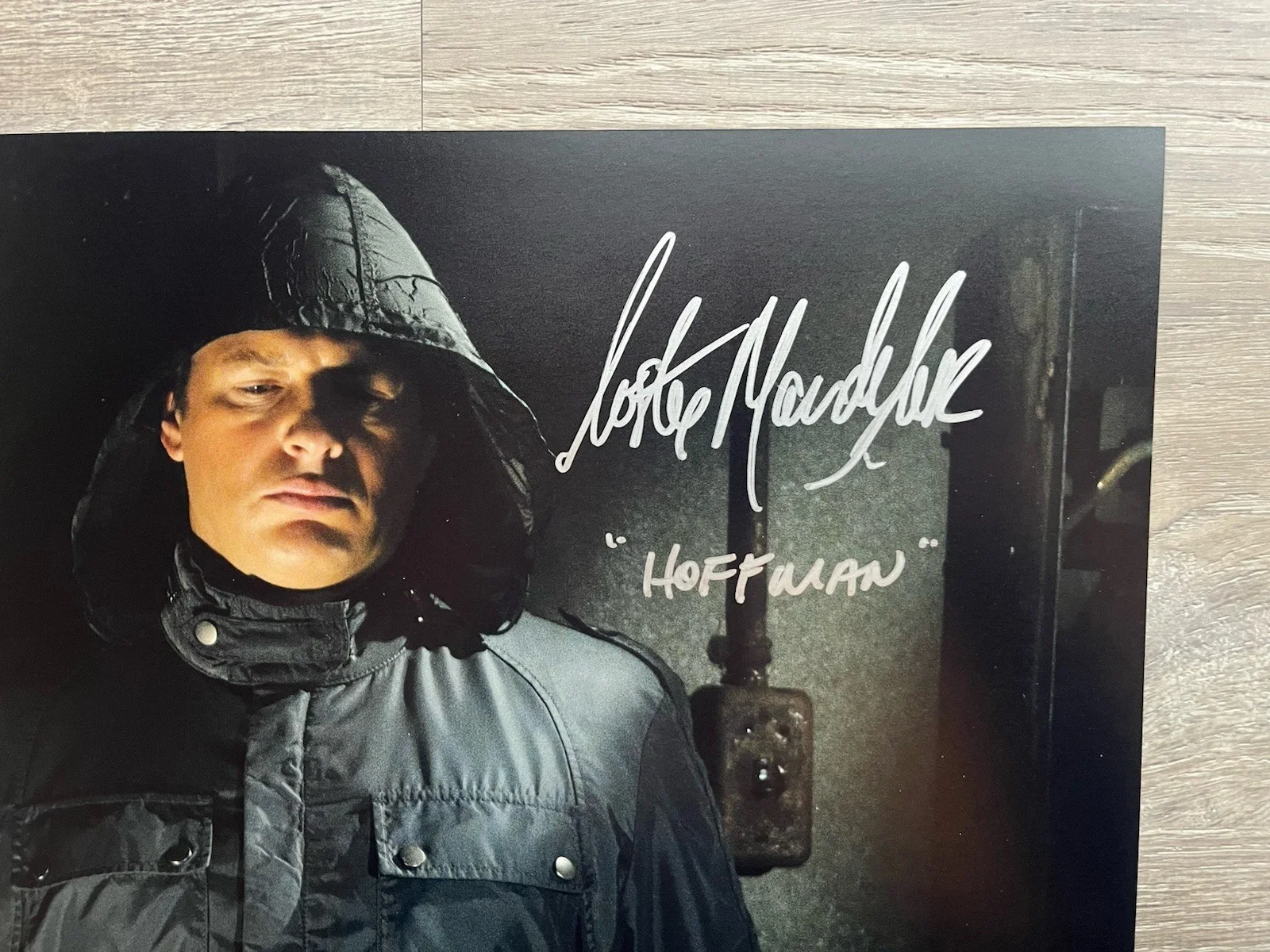Costas Mandylor — Costas Mandylor Signed Saw 11x14 Photo JSA COA Detective Hoffman Jigsaw Horror, image 3