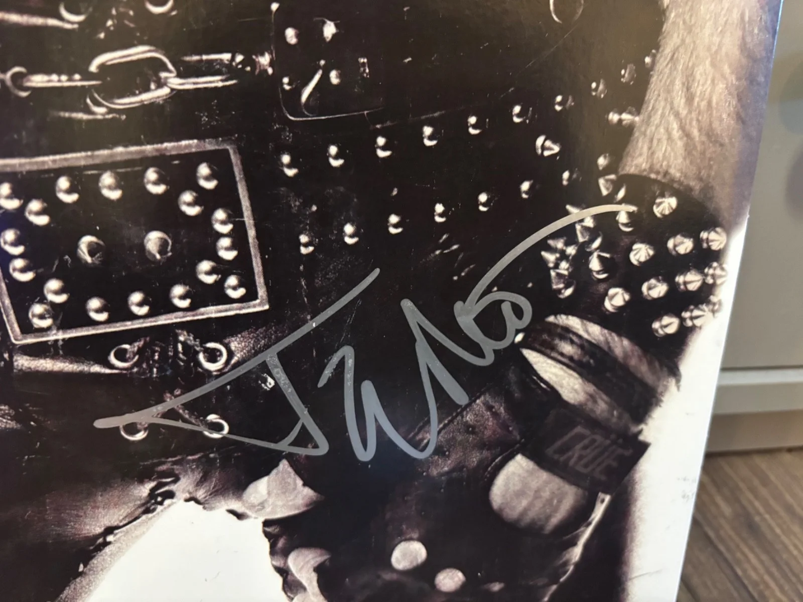 MOTLEY CRUE SIGNED AUTOGRAPHED LP VINYL TOO FAST FOR LOVE TOMMY LEE VINCE NEIL, изображение 2
