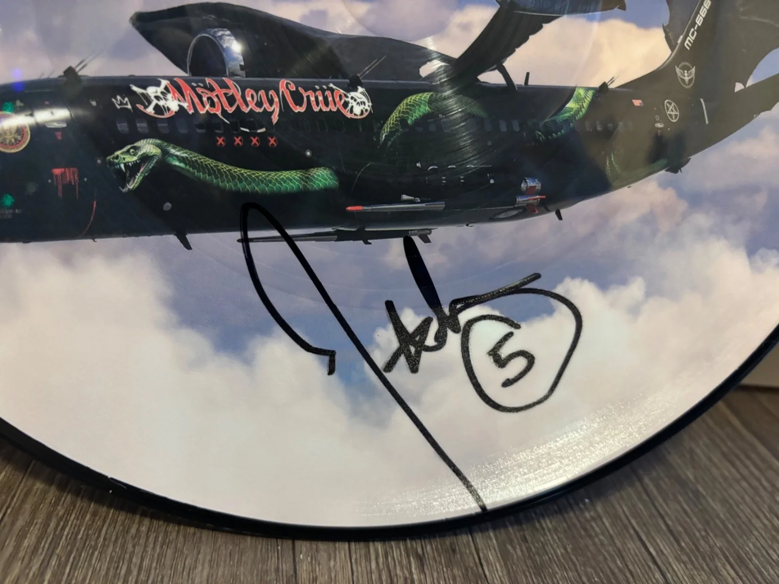 MOTLEY CRUE SIGNED AUTOGRAPHED LP VINYL PIC DISC RARE X3 TOMMY LEE VINCE NEIL J5, image 3