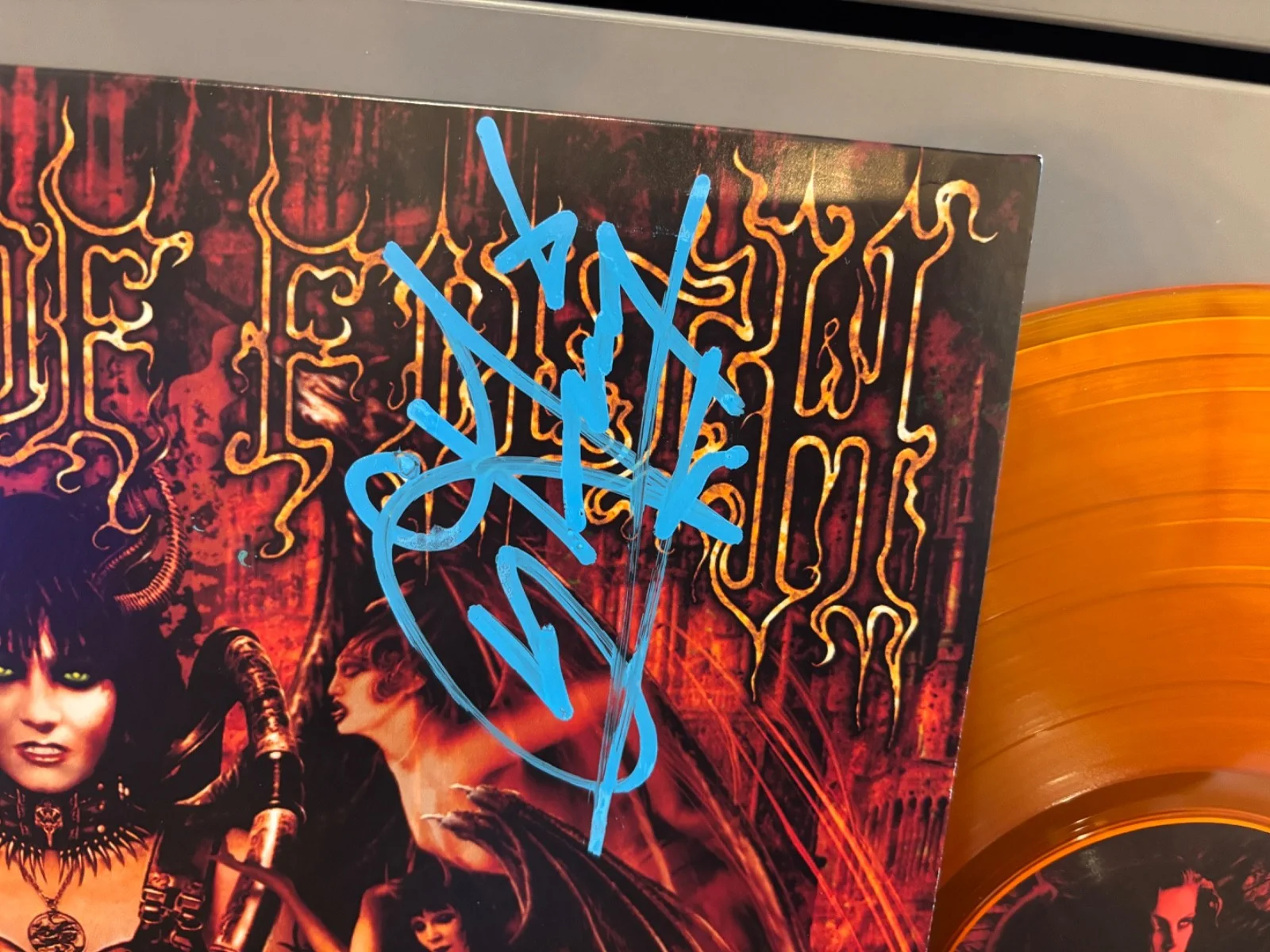 CRADLE OF FILTH SIGNED AUTOGRAPHED ORANGE LP VINYL RARE DANI FILTH RARE BITTER, изображение 2