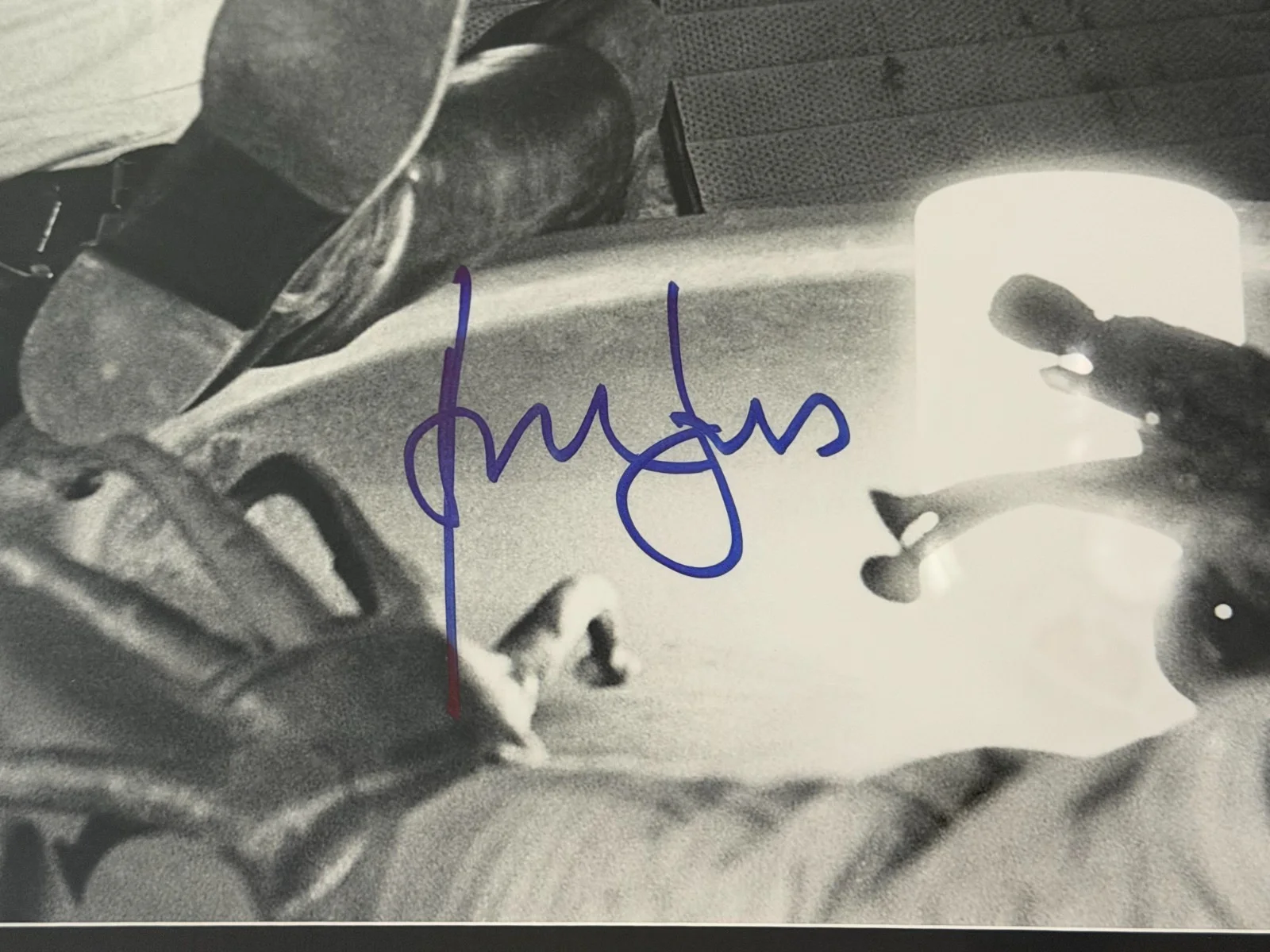 Harrison Ford — Harrison Ford Signed 16" x 20" Photograph Han Solo vs. Greedo Authenticated 2x!, image 2