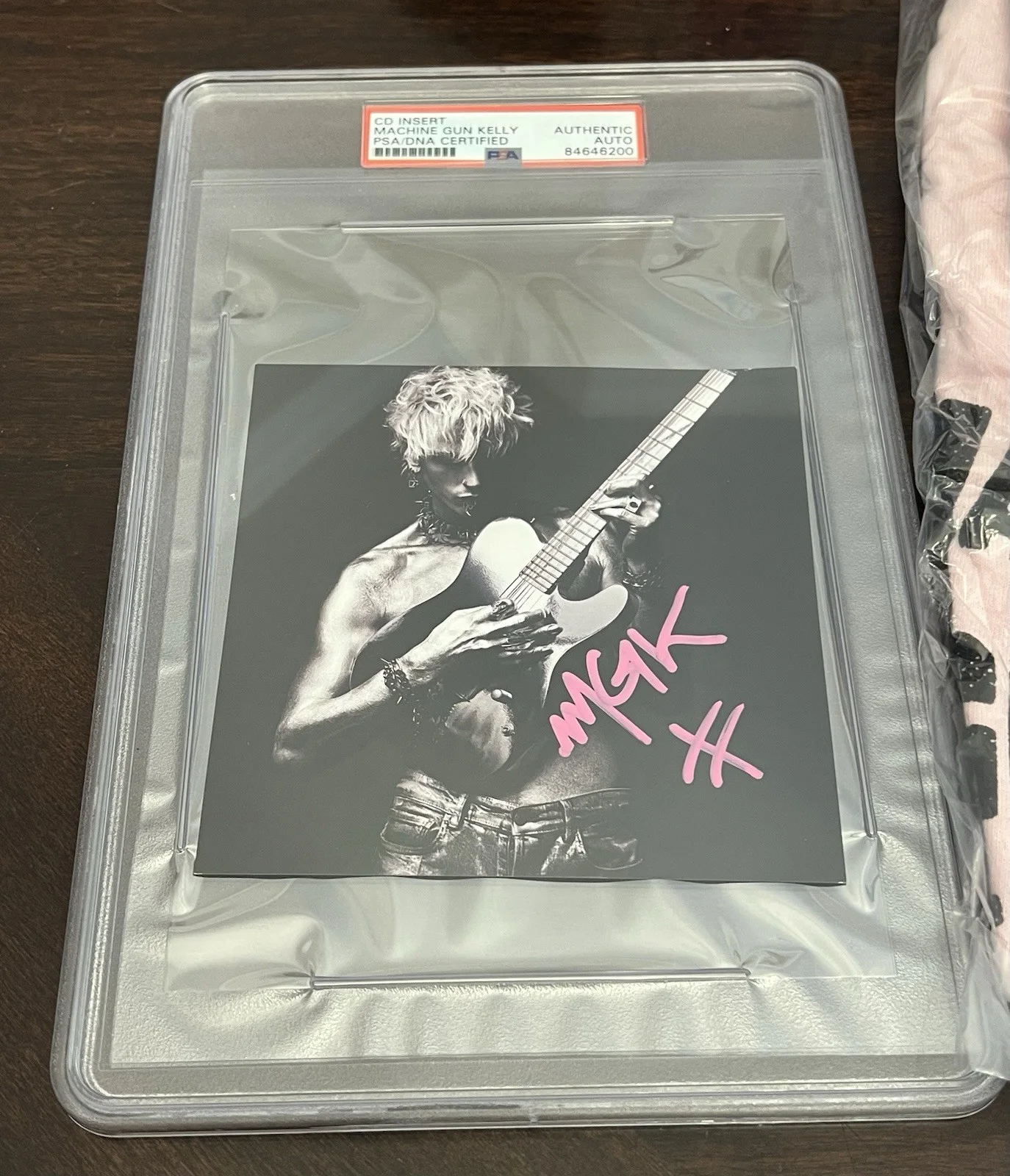 Machine Gun Kelly Signed cd Insert W/ Sealed CD & Shirt Lot PSA!!, image 2