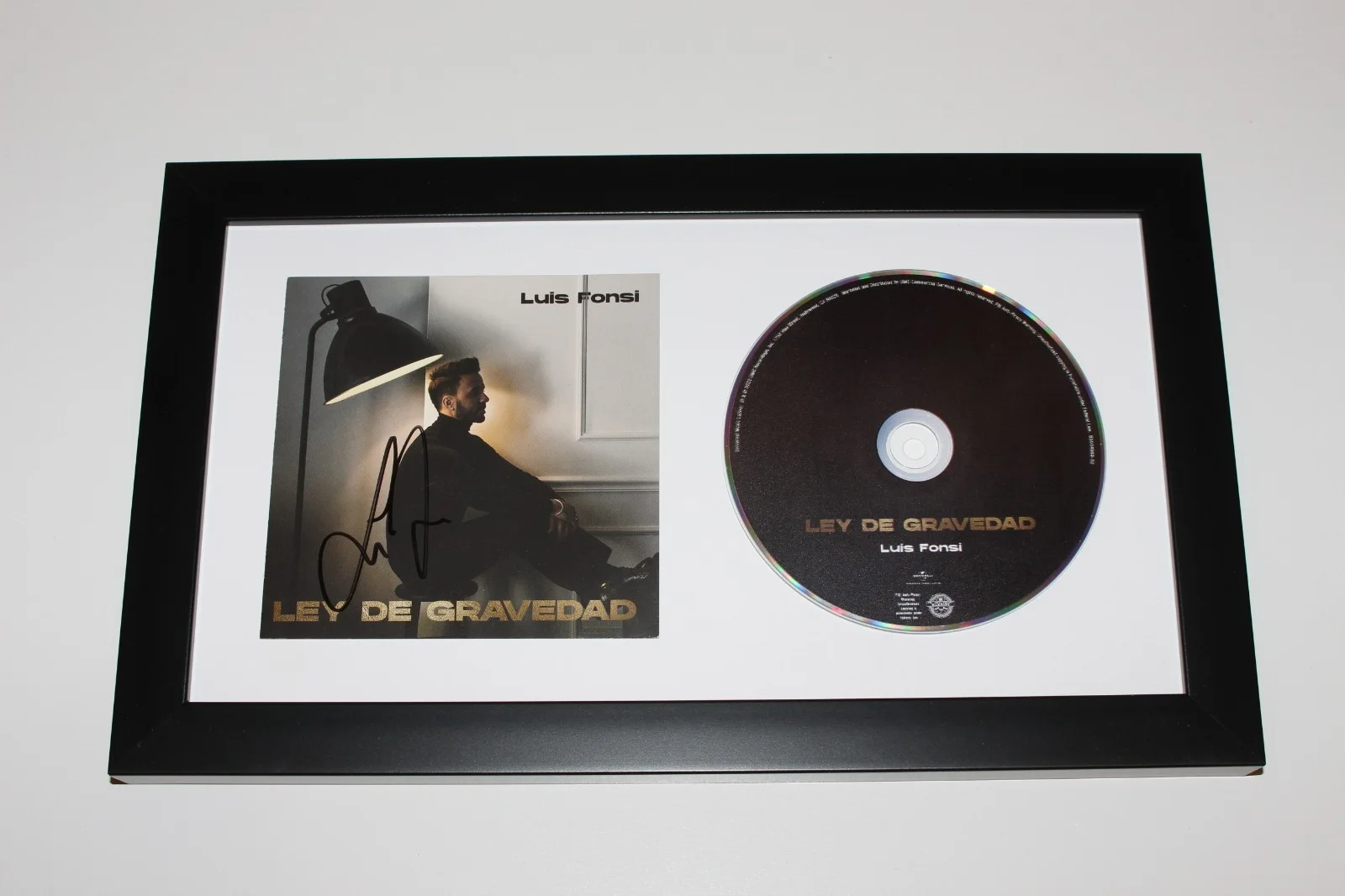 LUIS FONSI SIGNED FRAMED LEY DE GRAVEDAD LAW OF GRAVITY CD COVER ALBUM COA, изображение 2