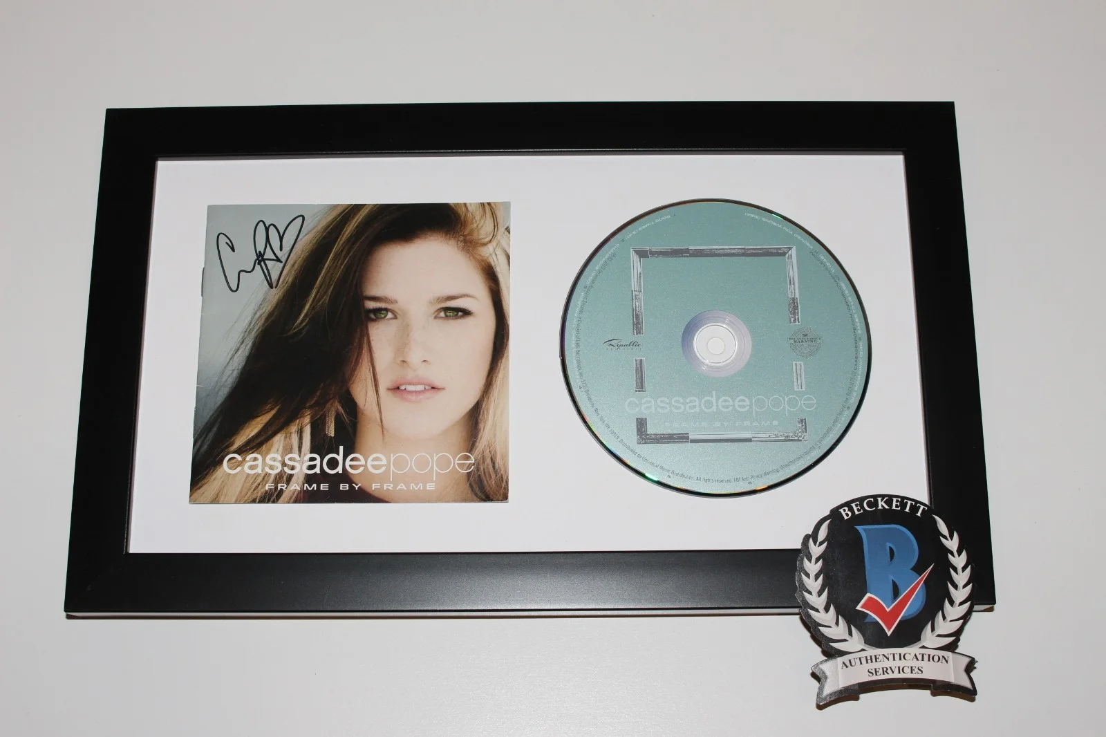 CASSADEE POPE SIGNED FRAMED 'FRAME BY FRAME' CD COVER ALBUM BECKETT COA SINGER, image 3
