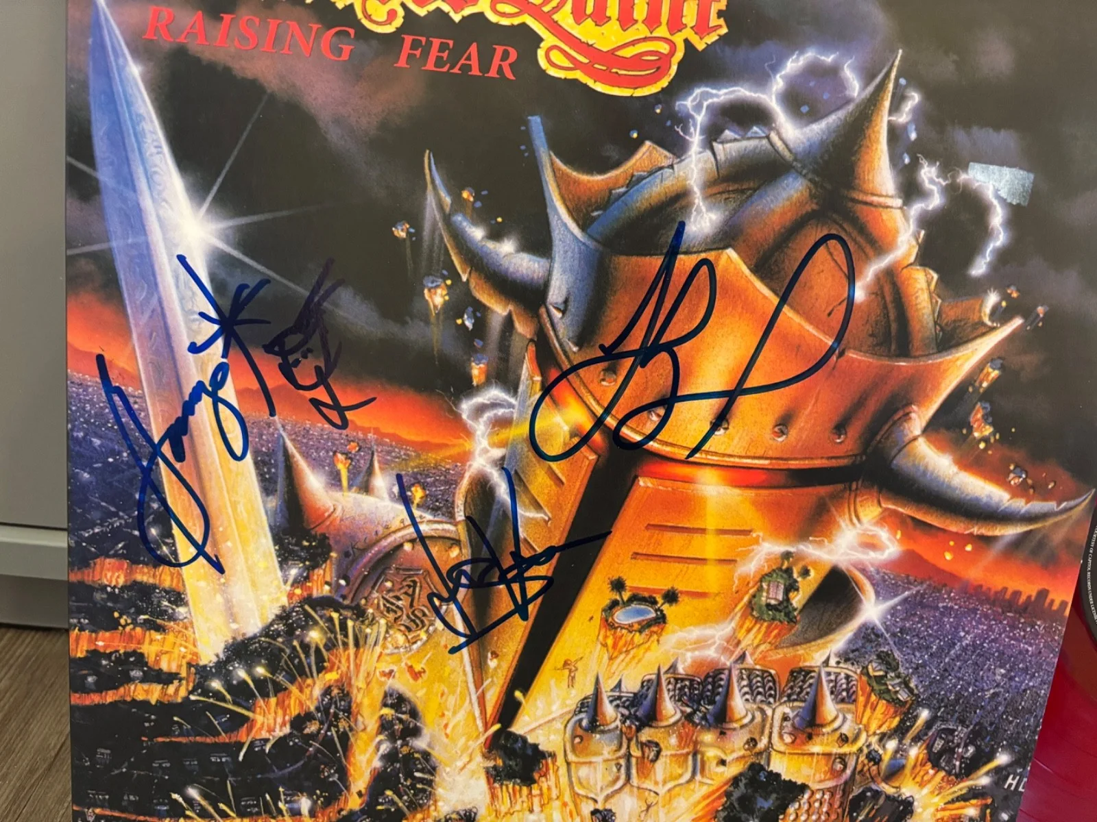 ARMORED SAINT SIGNED AUTOGRAPHED RED LP VINYL RAISING FEAR RARE JOHN BUSH X3, изображение 2