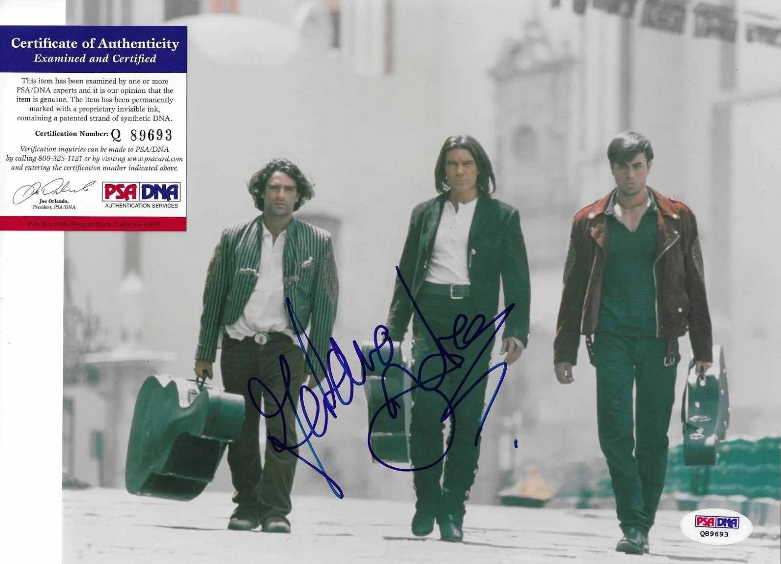 Antonio Banderas — Antonio Banderas Once Upon Time Mexico Signed 8x10 Photo Autographed PSA/DNA COA, image 2
