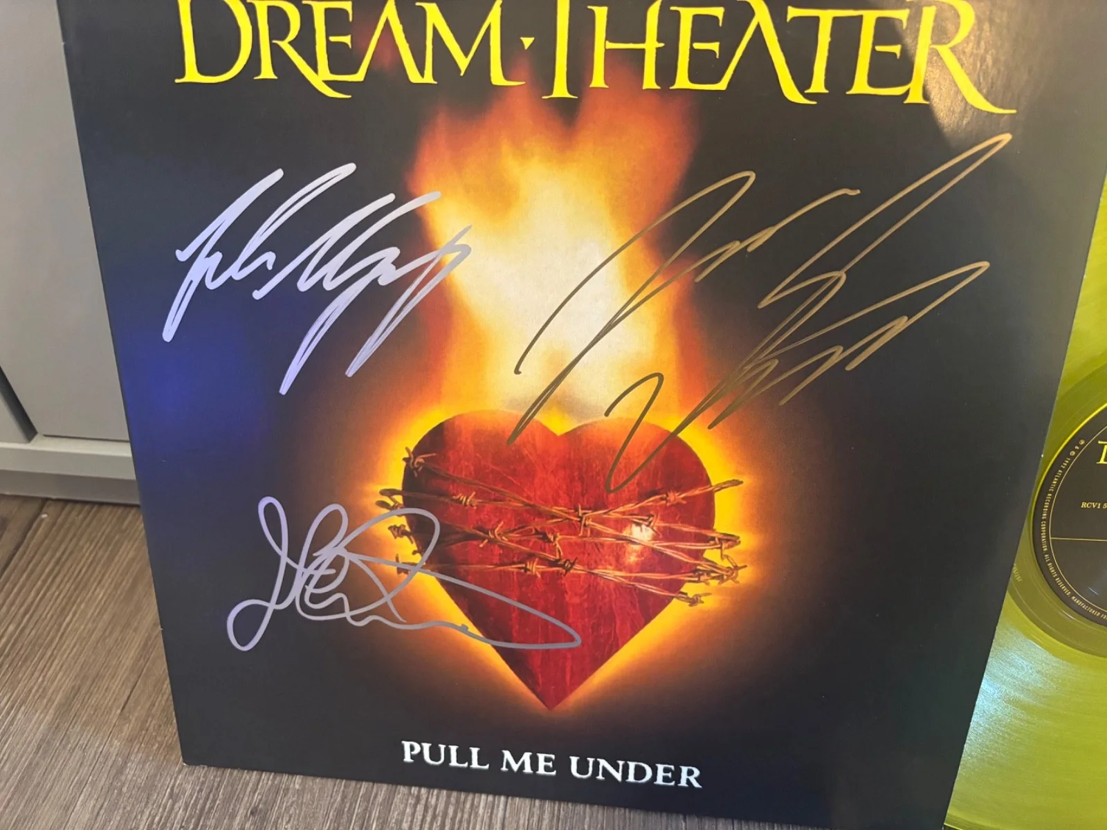 DREAM THEATRE SIGNED AUTOGRAPHED YELLOW LP VINYL PULL ME UNDER X3 MYUNG RARE, изображение 2