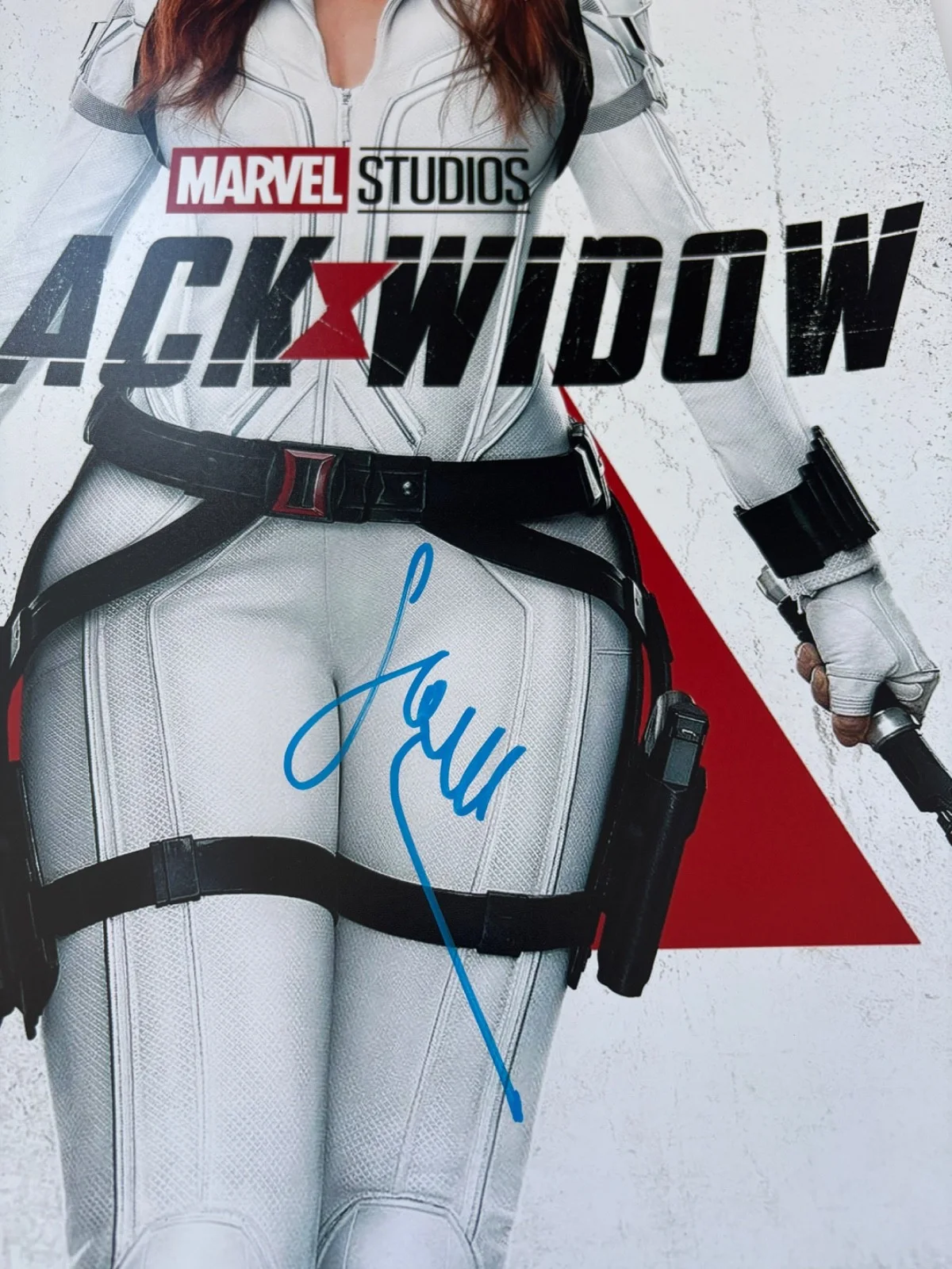 SCARLETT JOHANSSON — SCARLETT JOHANSSON SIGNED BLACK WIDOW 12X18 MOVIE POSTER PHOTO AVENGERS BAS, изображение 2
