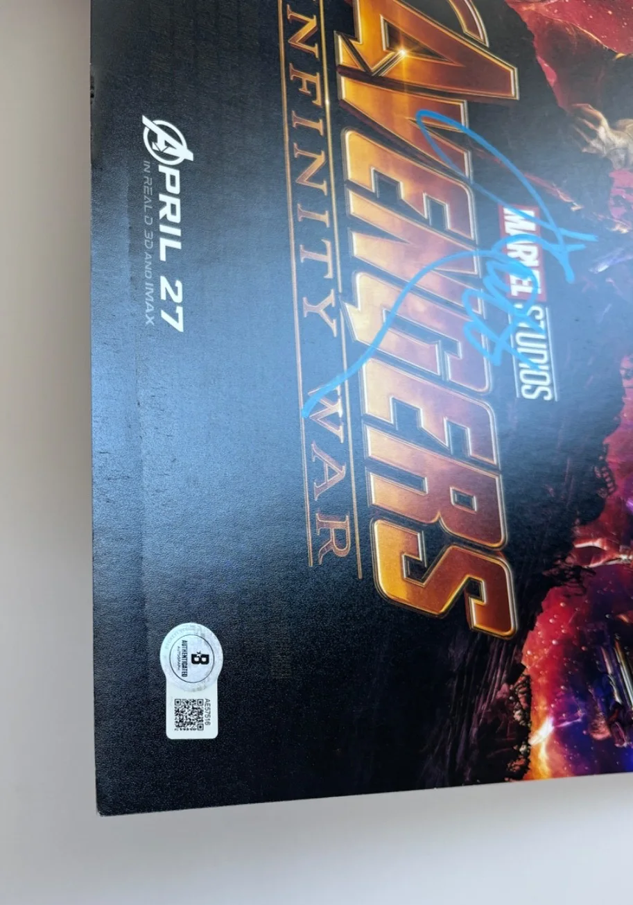 SCARLETT JOHANSSON — SCARLETT JOHANSSON SIGNED AVENGERS 12X18 MOVIE POSTER PHOTO BLACK WIDOW BAS, изображение 3