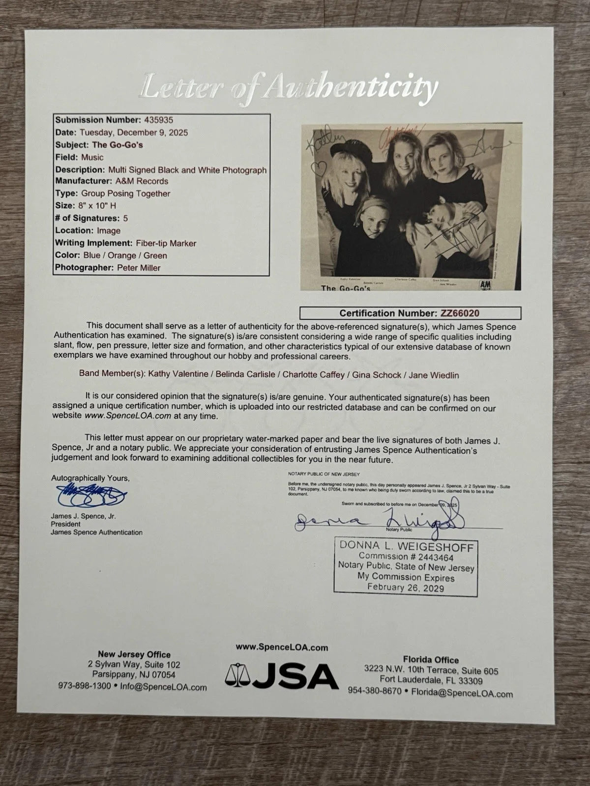 The Go-Go's Autographed Promo Photo 8 x 10 JSA LOA, изображение 2