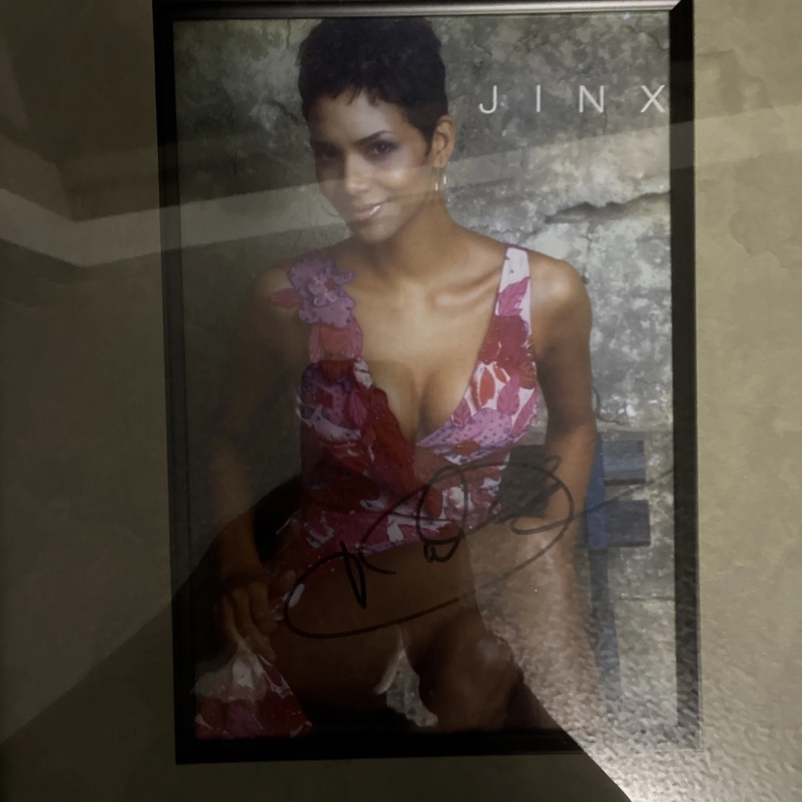 Halle Berry Signed Autographed Framed Matted Photo Jinx James Bond OO7 X-Men, изображение 2
