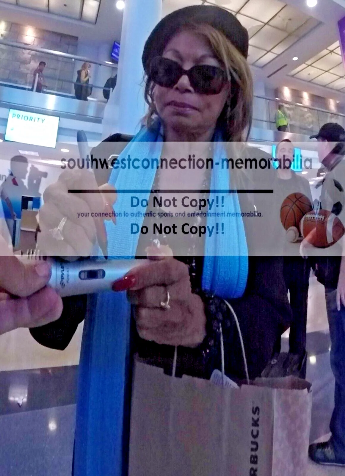 Florence LaRue Signed Microphone 5th Dimension Autograph Aquarius Beckett Proof, image 2