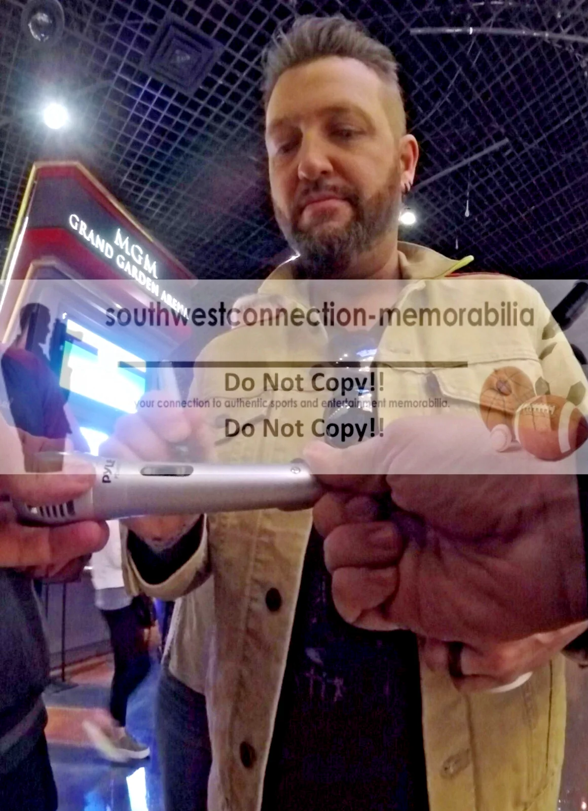LoCash Signed Microphone Chris Lucas Preston Brust Country Music Beckett COA, изображение 2