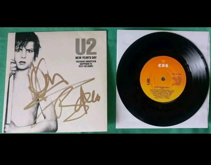U2 BONO AND ADAM SIGNED NEW YEARS DAY 7" VINYL ACOA LOA GOLD INK !!!, изображение 3