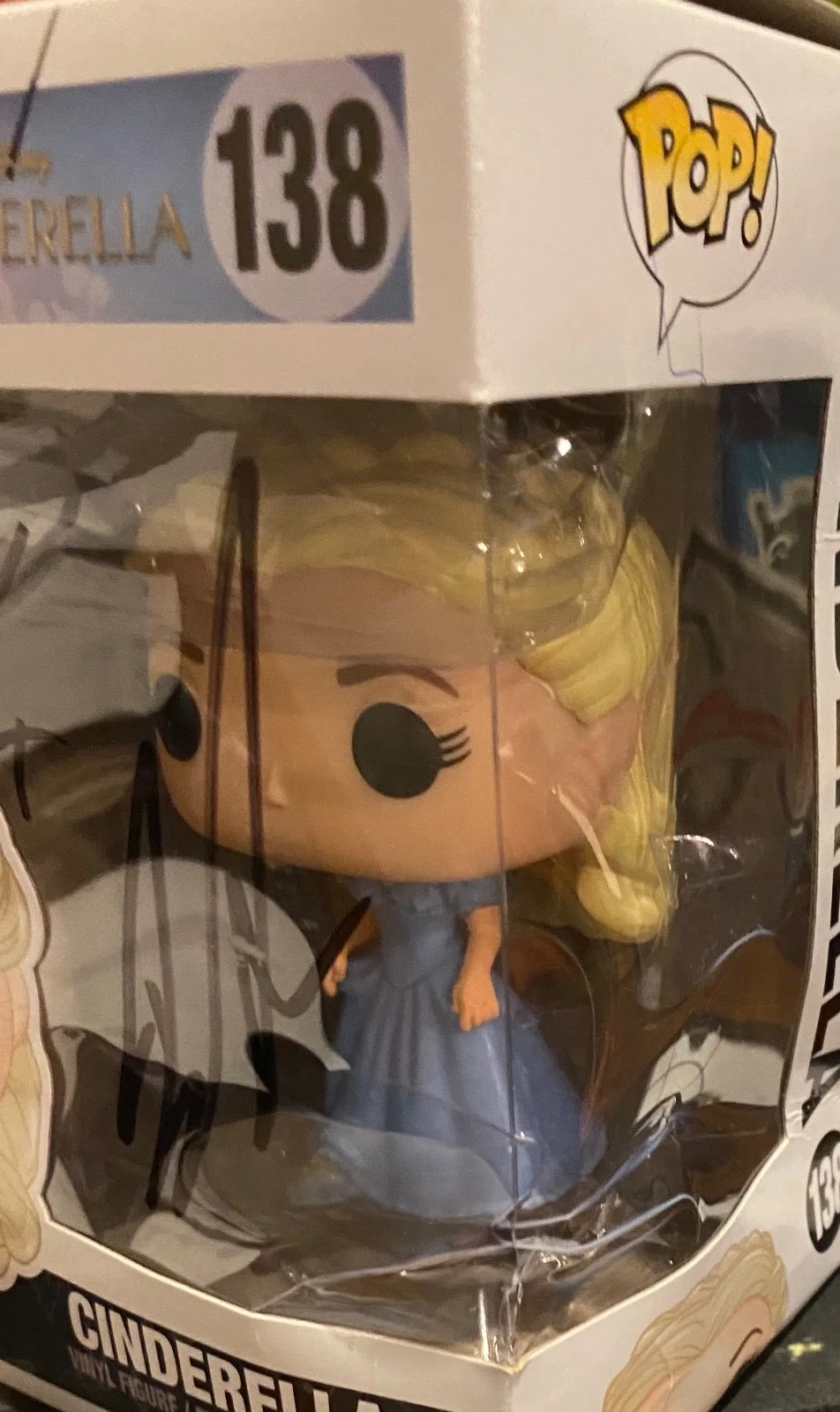Lily James — **CRUSHED BOX **Lily James & Richard Madden Signed Disney Cinderella Funko, изображение 3