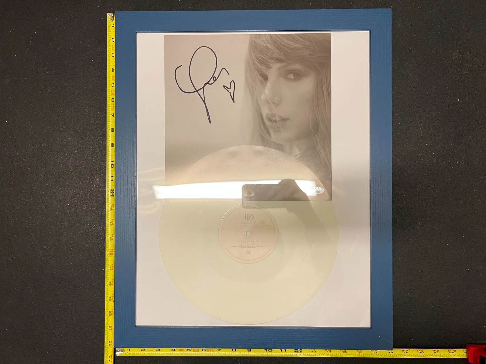 Taylor Swift Signed TTPD Tortured Poets Department Vinyl w/ HEART Framed JSA COA, изображение 3