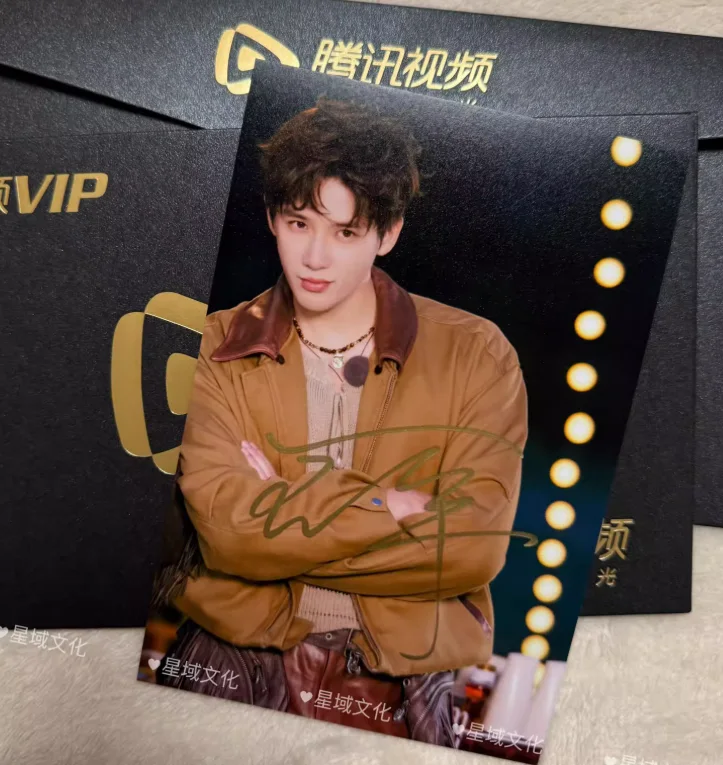 6- inch 王安宇 Handwritten signature photo Celebrity stills, изображение 2