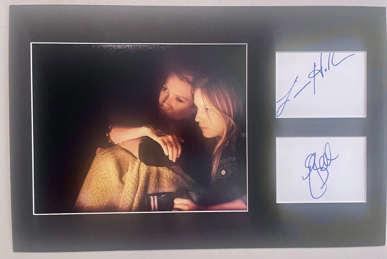 LAURIE HOLDEN AND EMMA BELL — The Walking Dead matted signed index card with photo 11x17 #1 Laurie and Emma