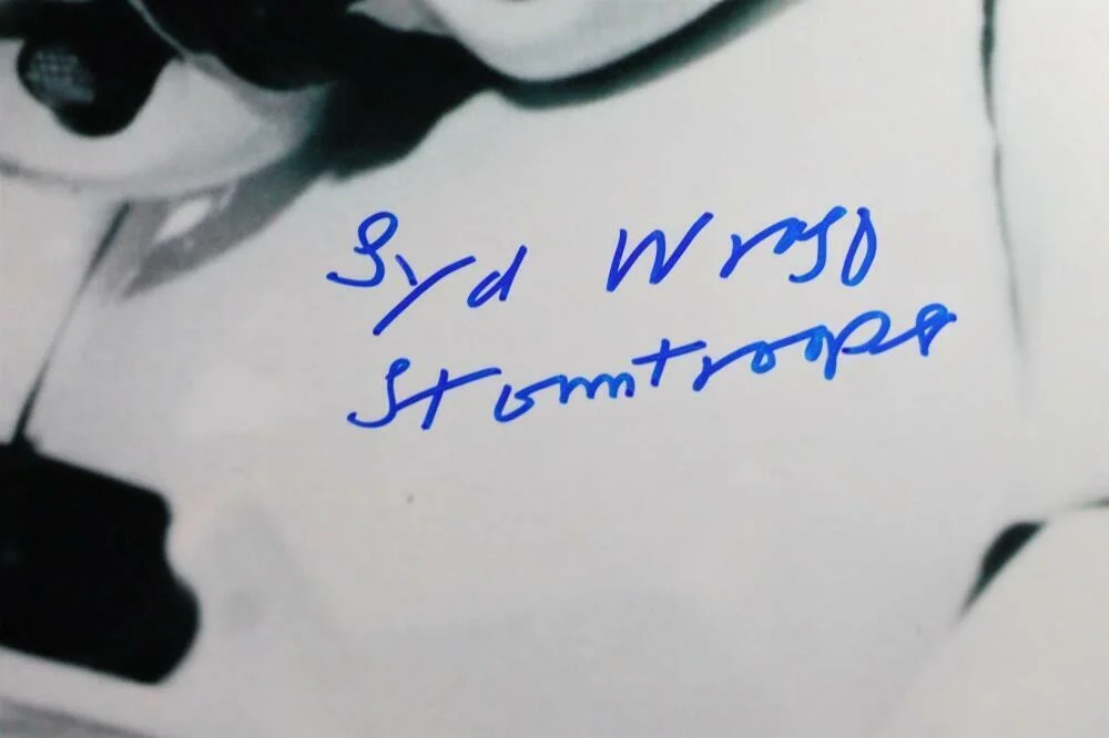 Syd Wragg — Syd Wragg Autographed Firing Gun 16x20 Photo w/ Stormtrooper - JSA Auth *Blue, изображение 2