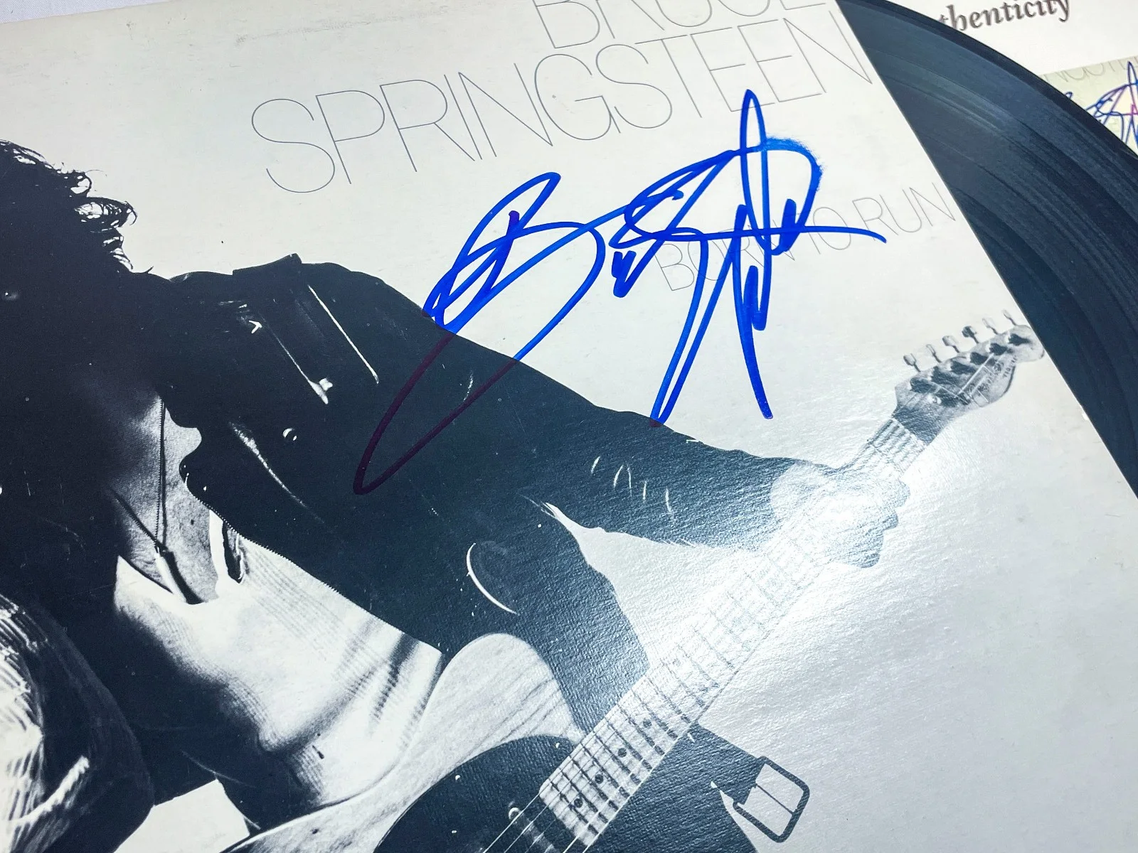 Bruce Springsteen Signed Autographed BORN TO RUN Vinyl LP Album EXACT Proof JSA, изображение 4