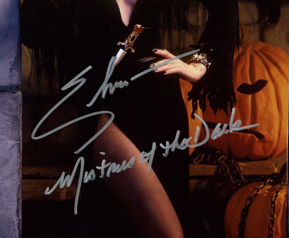 ELVIRA CASSANDRA PETERSON SIGNED AUTOGRAPHED 11x14 PHOTO HORROR ICON BECKETT BAS, image 2