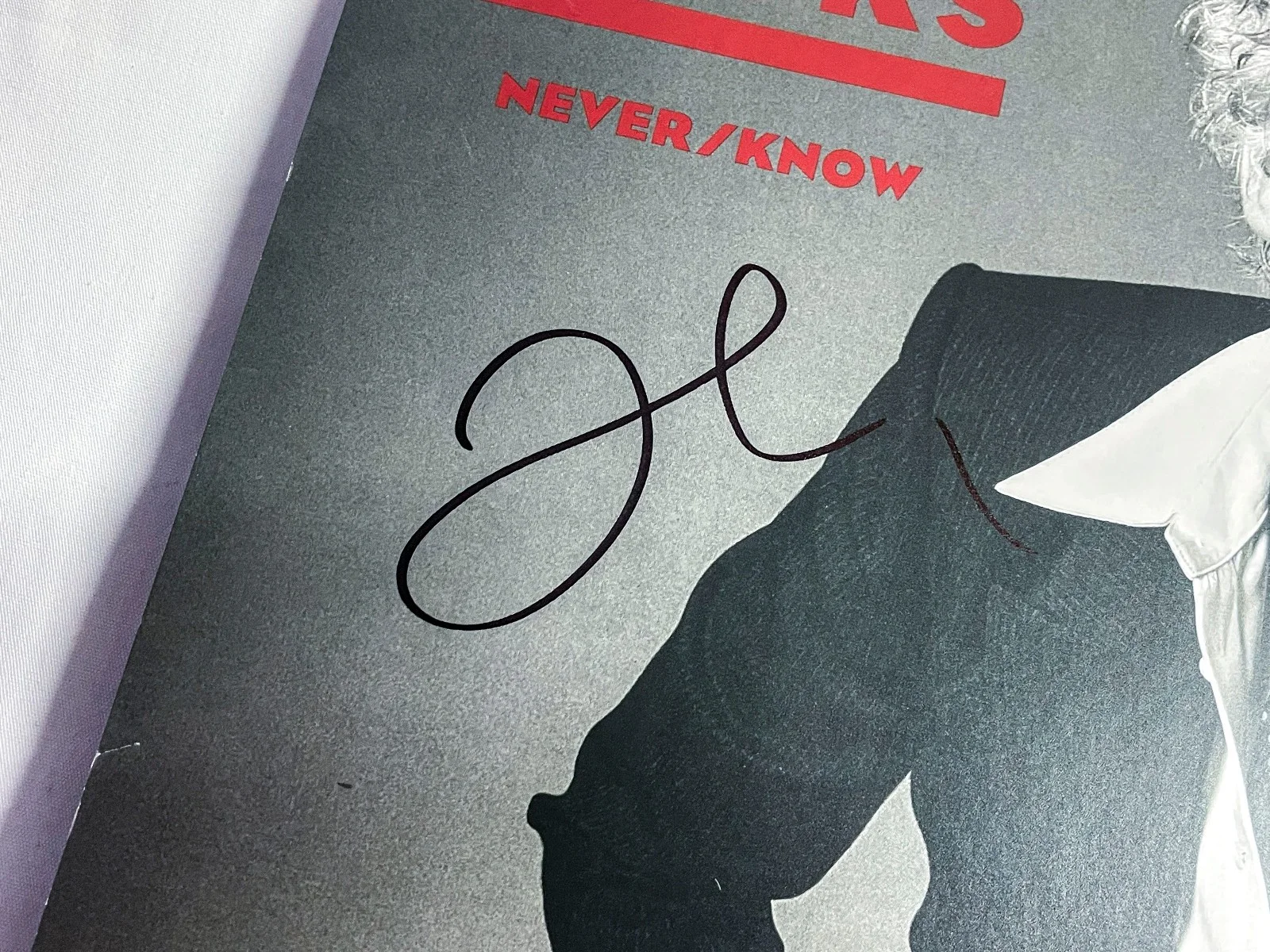 Luke Pritchard & Hugh Harris Band Signed THE KOOKS Never Know Vinyl Album JSA A, image 4