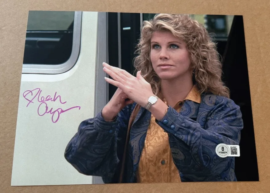 LEAH AYRES — LEAH AYRES SIGNED BLOODSPORTS 8X10 PHOTO BECKETT COA HAND SIGNED